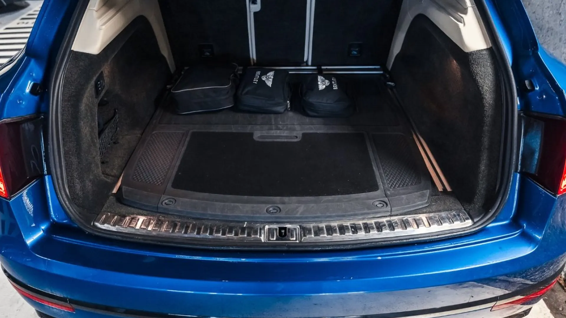 Bentley Bentayga — photo 21