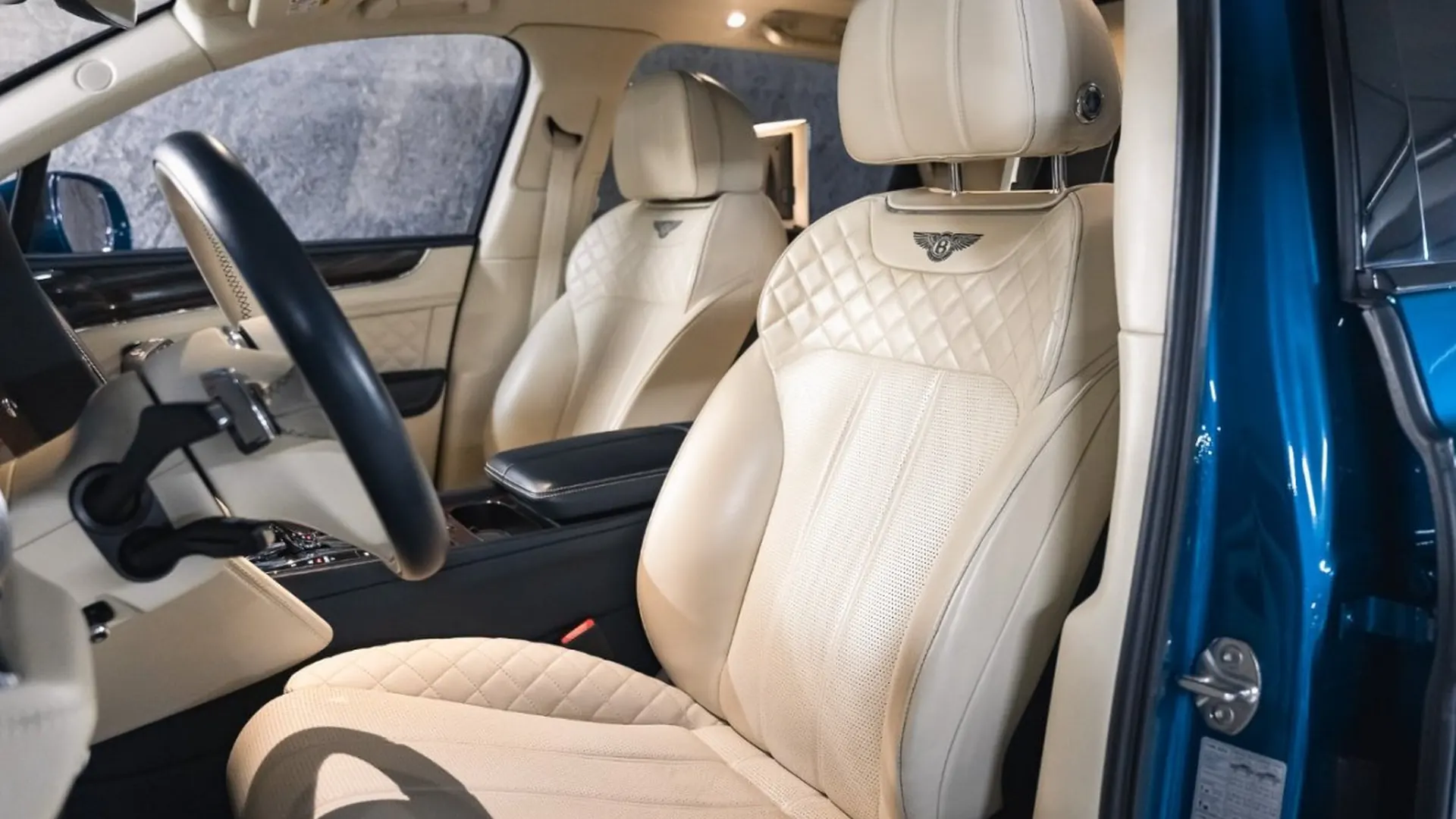 Bentley Bentayga — photo 28
