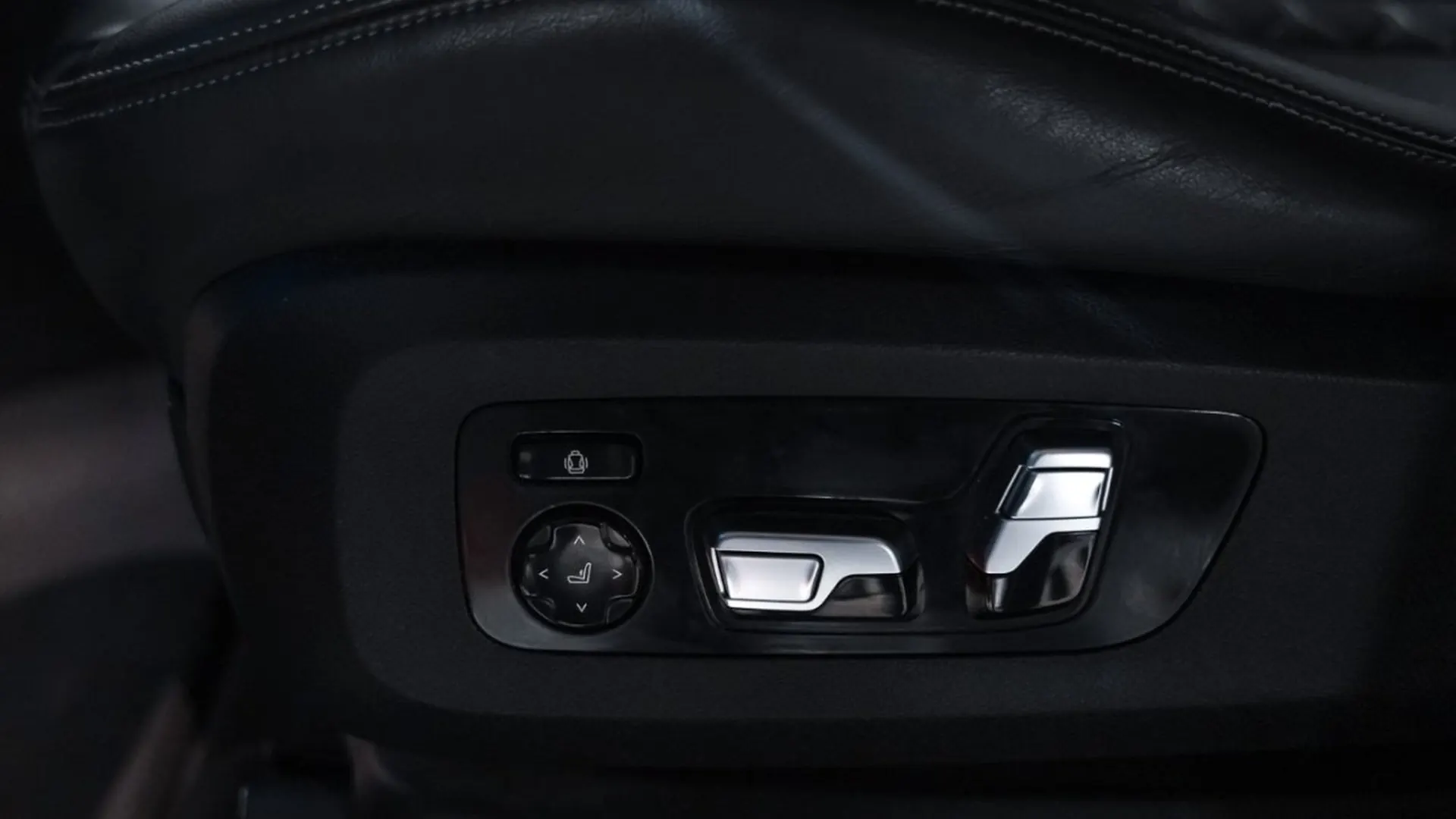 BMW X5 — photo 25