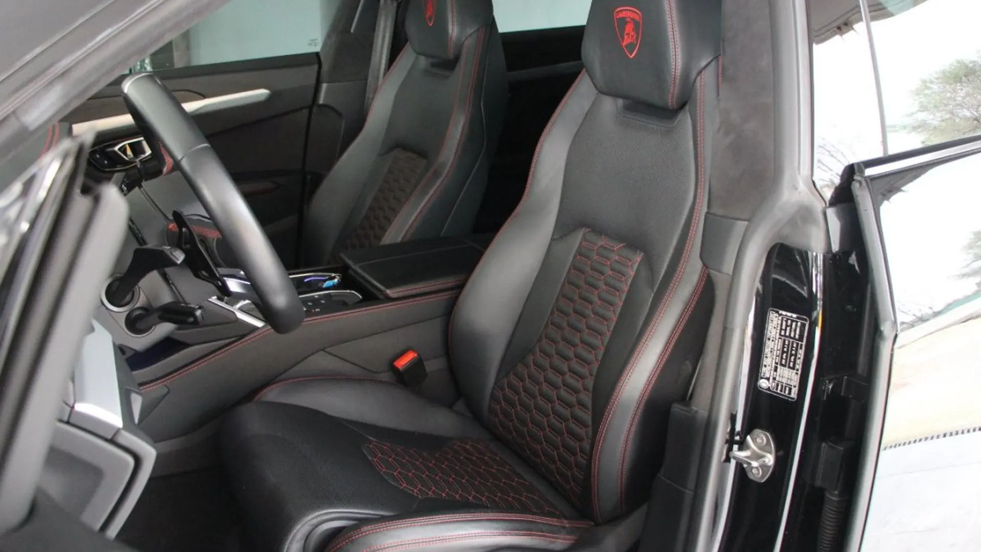 Lamborghini Urus — photo 10