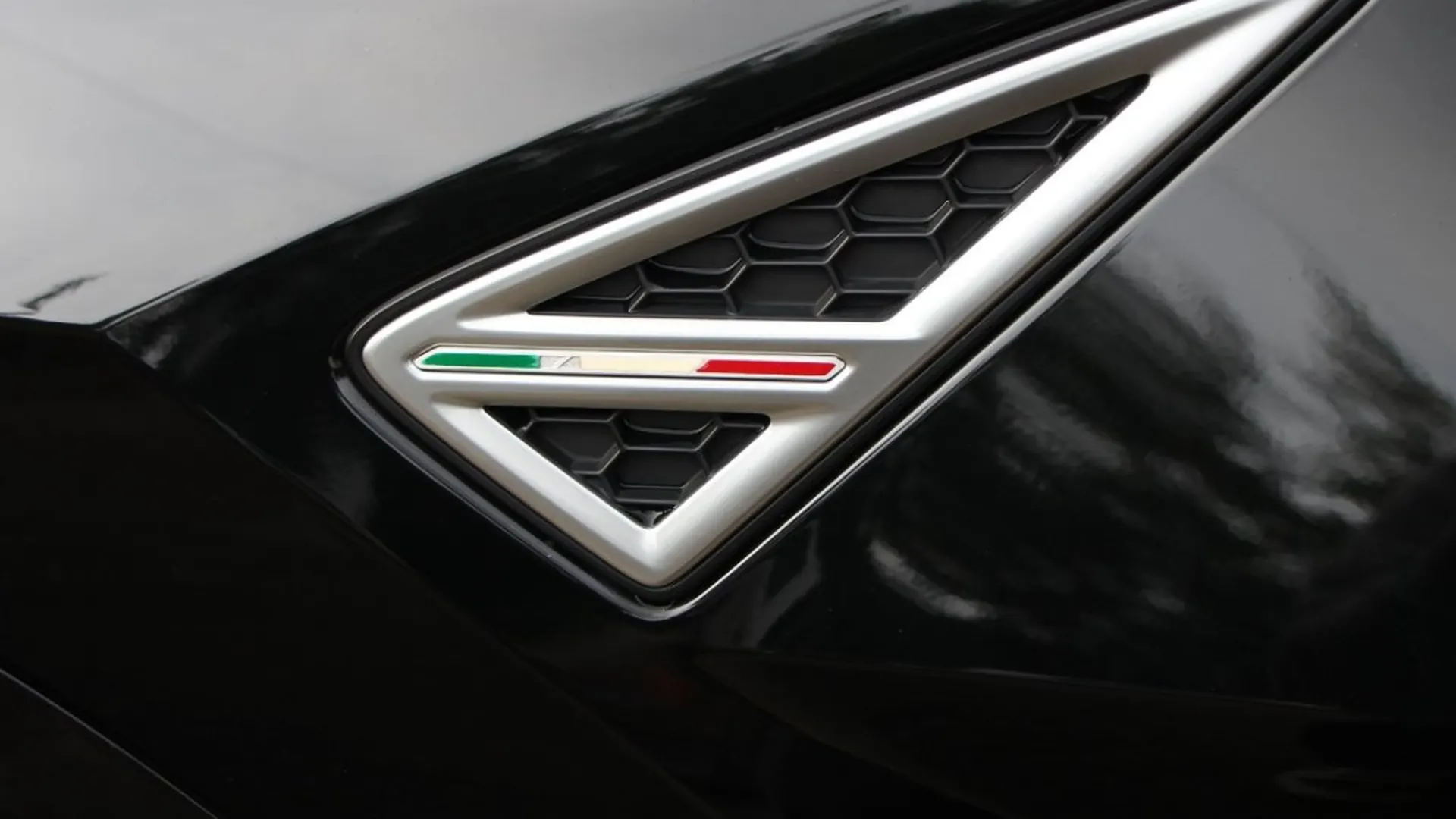 Lamborghini Urus — photo 29