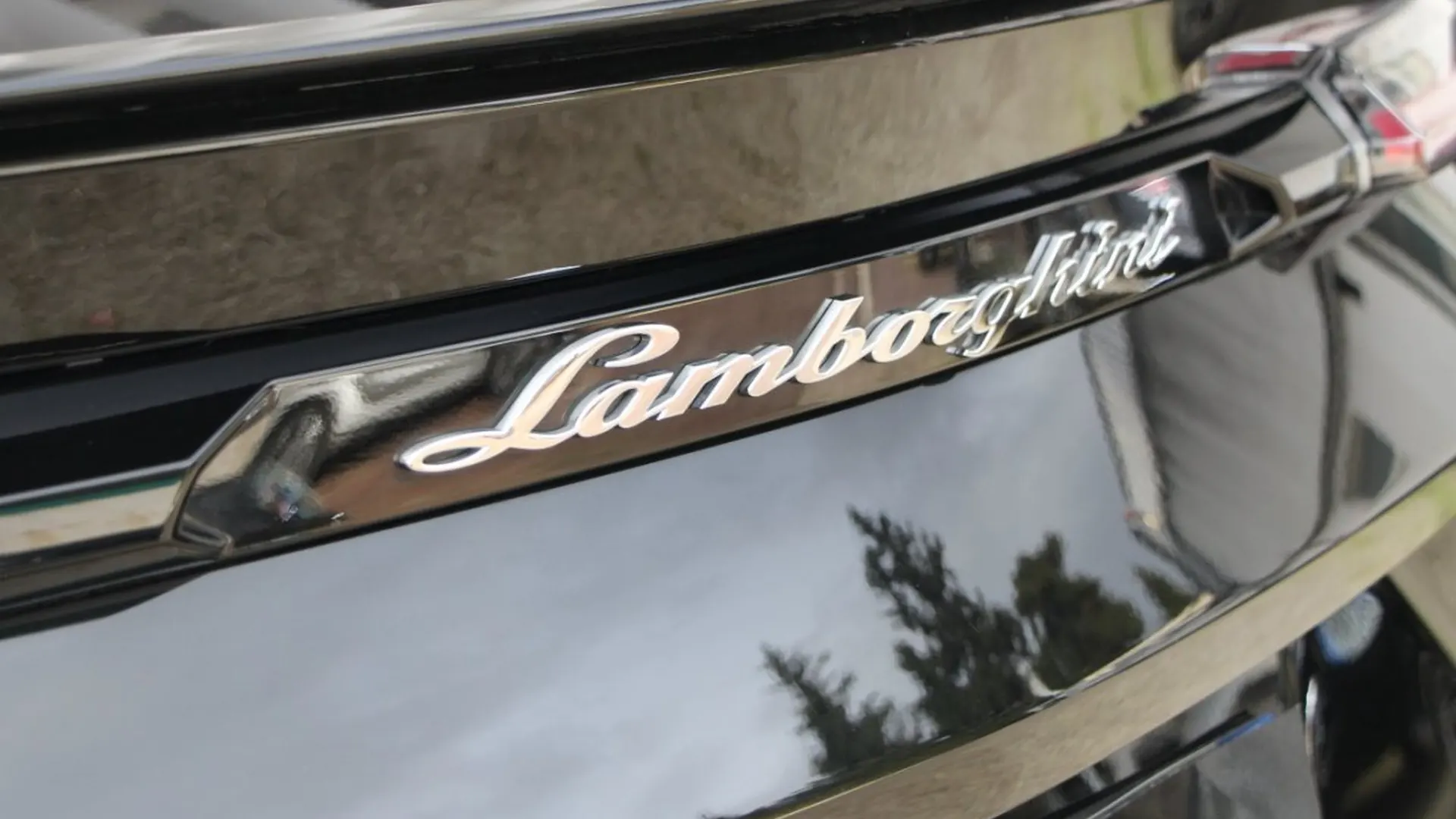 Lamborghini Urus — photo 30