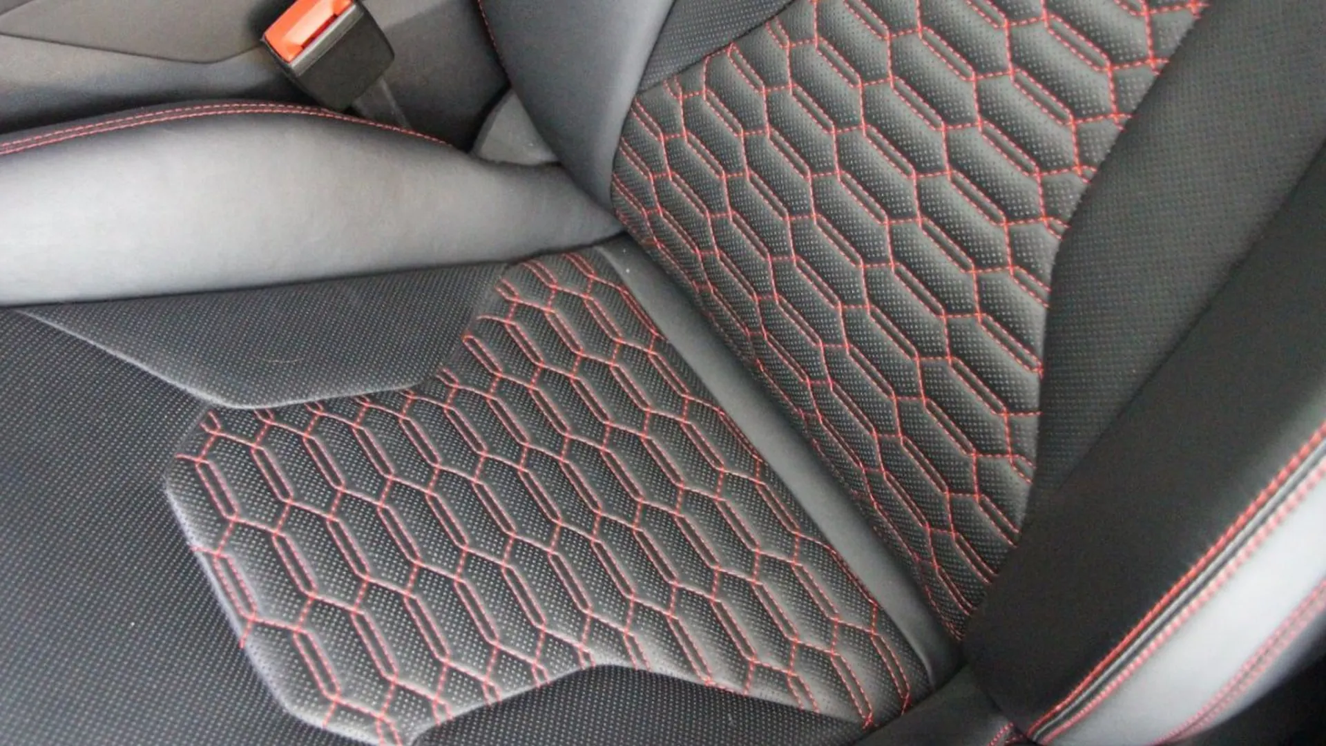 Lamborghini Urus — photo 13