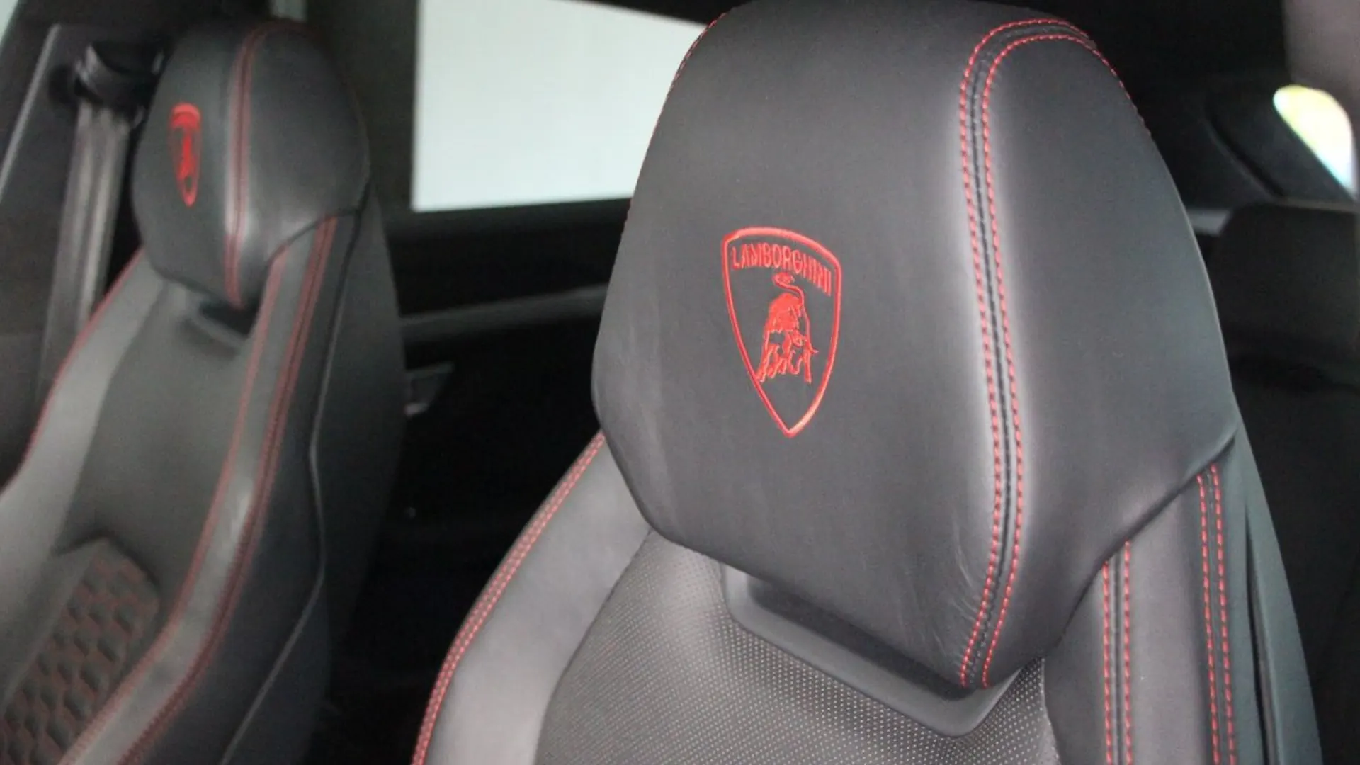 Lamborghini Urus — photo 12
