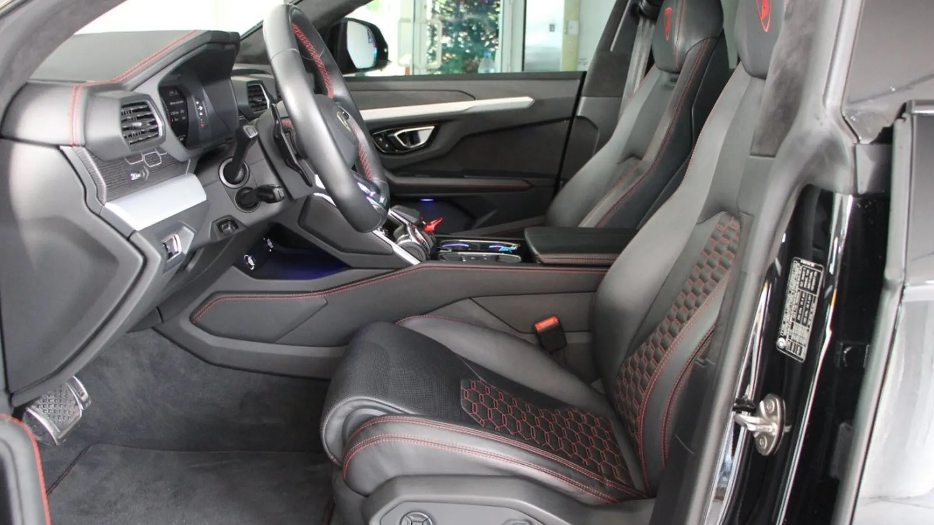 Lamborghini Urus — photo 9