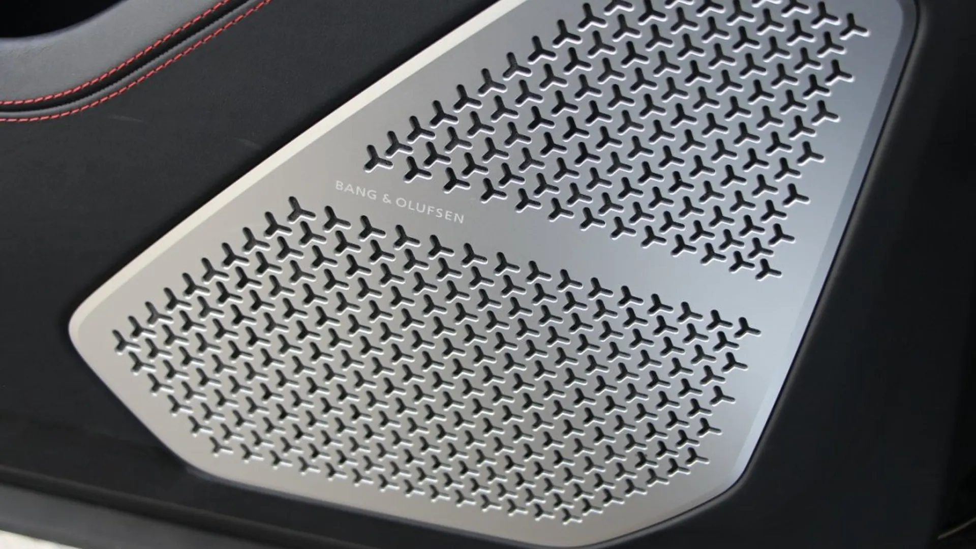 Lamborghini Urus — photo 25