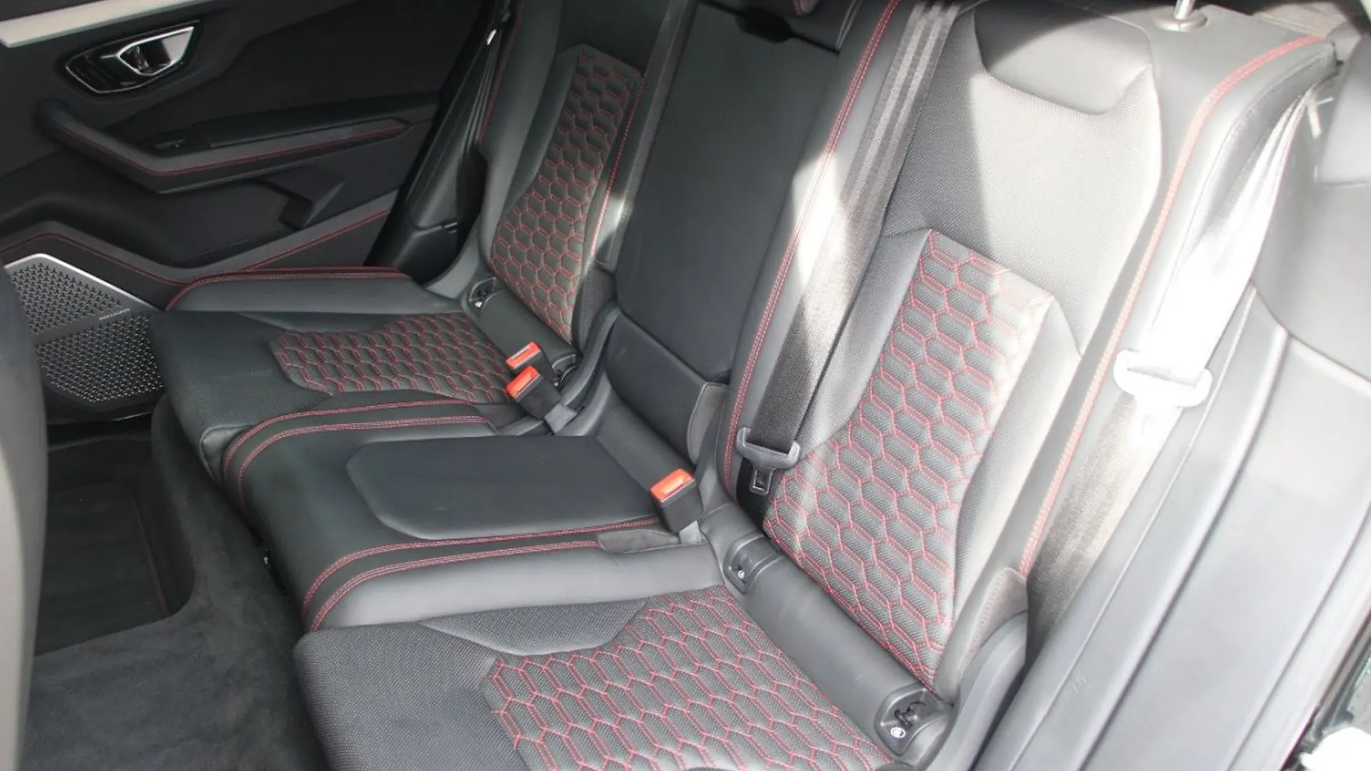 Lamborghini Urus — photo 26