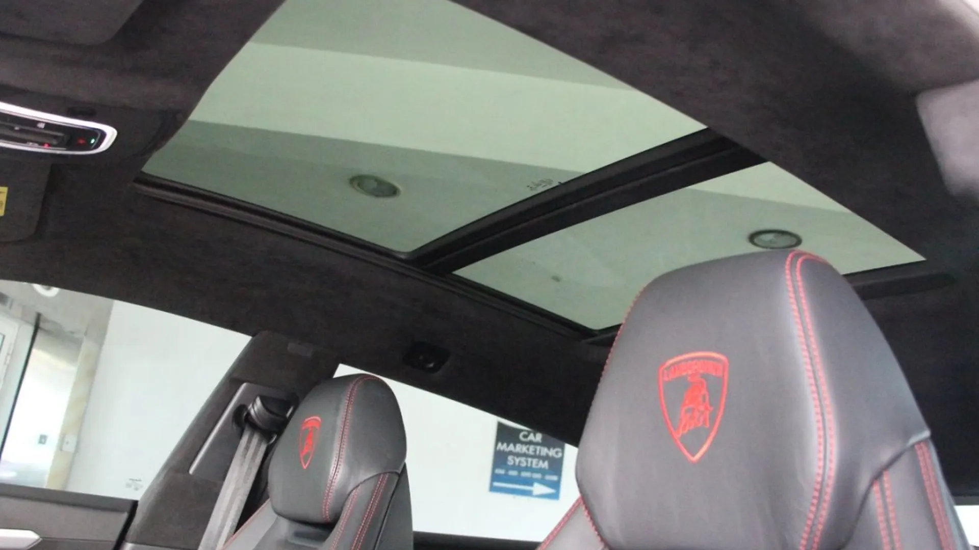 Lamborghini Urus — photo 11