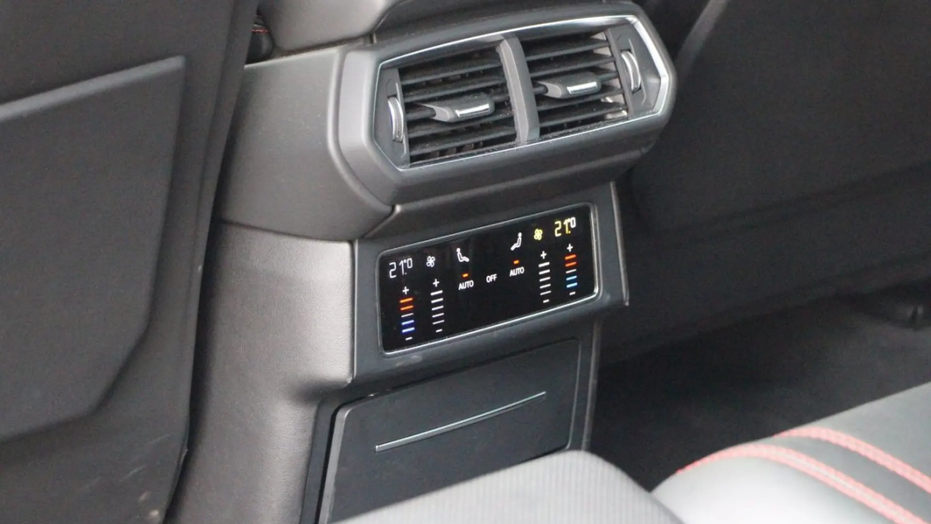 Lamborghini Urus — photo 27