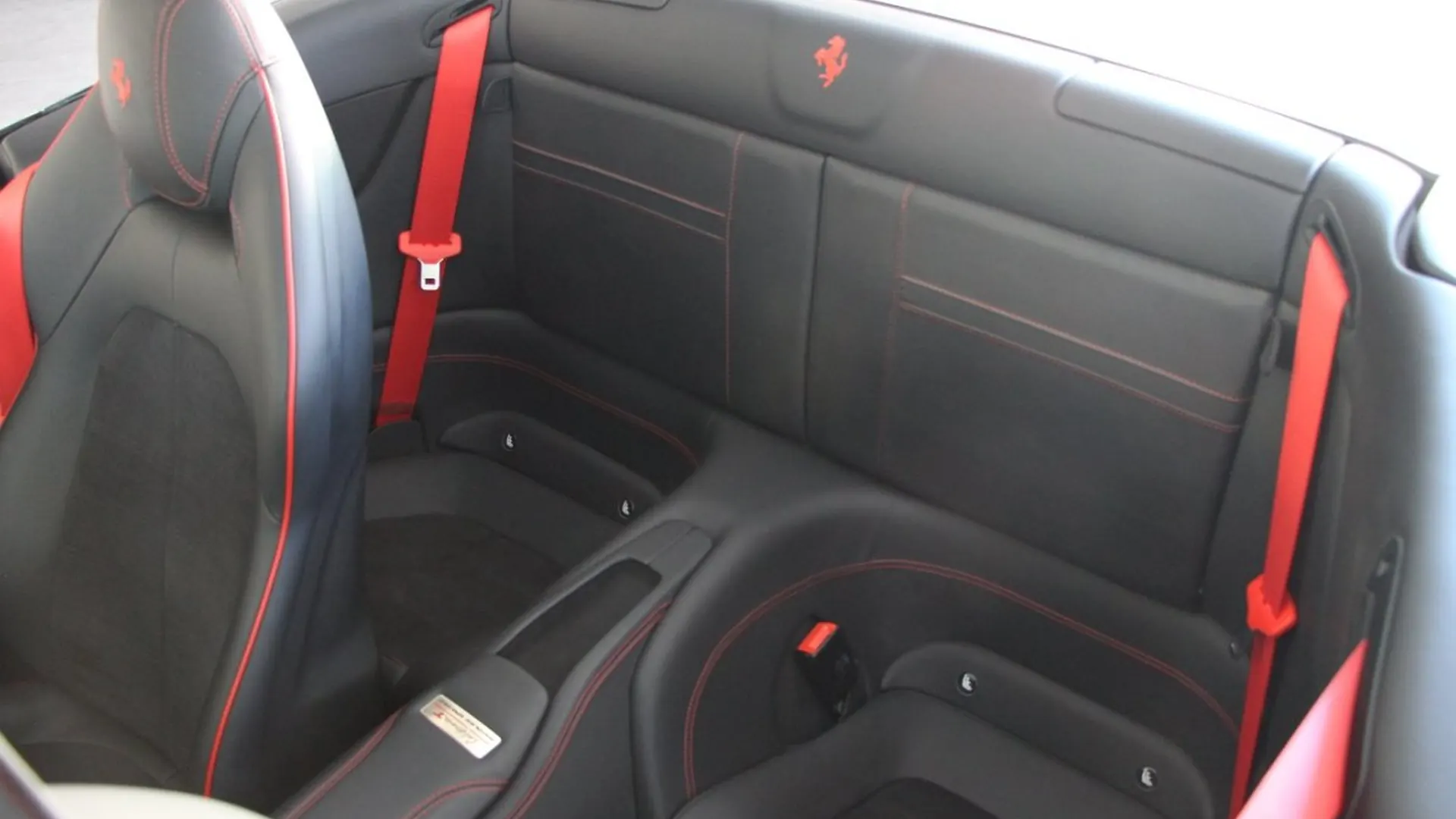 Ferrari California — photo 11