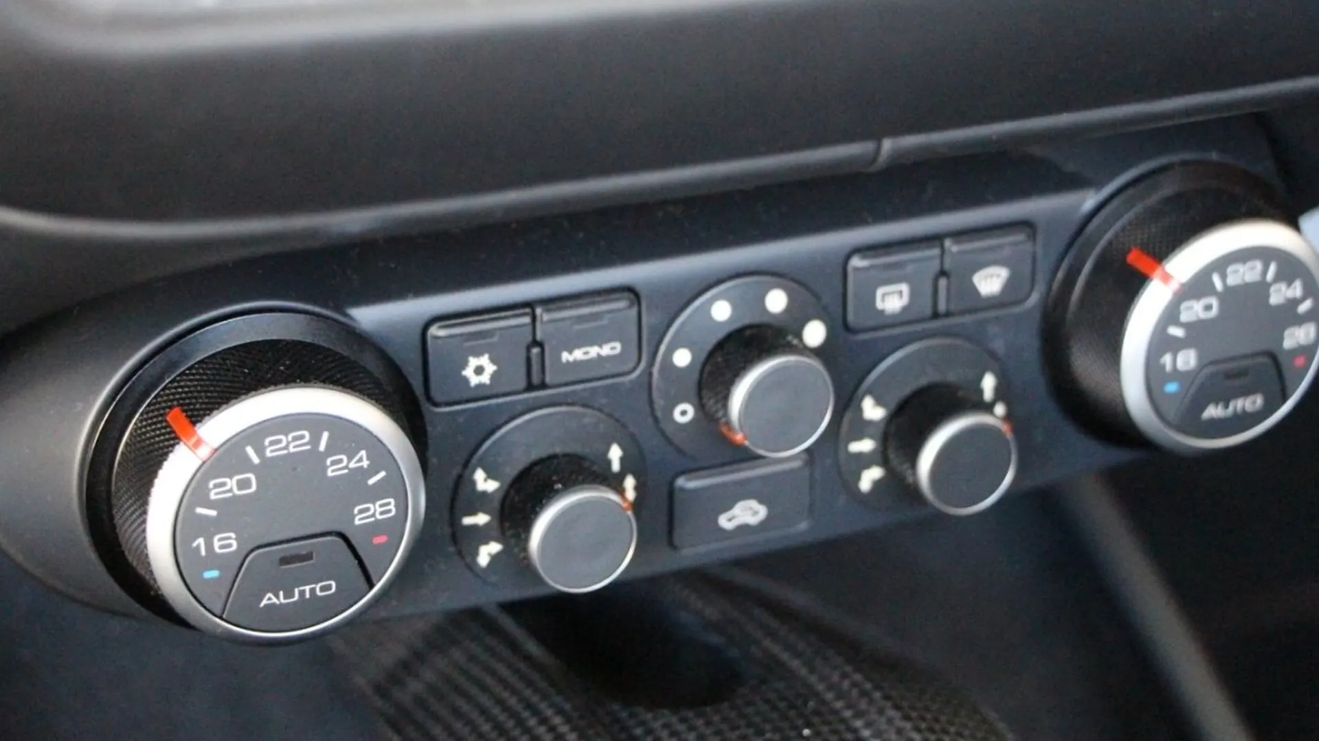 Ferrari California — photo 28