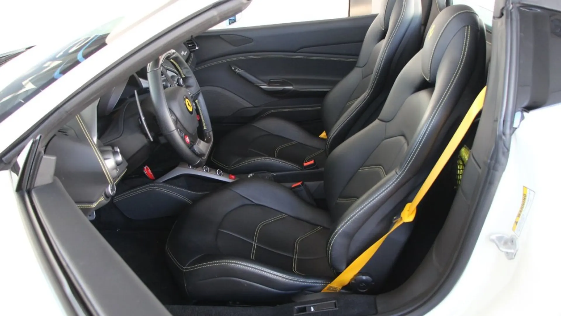 Ferrari 488 — photo 11