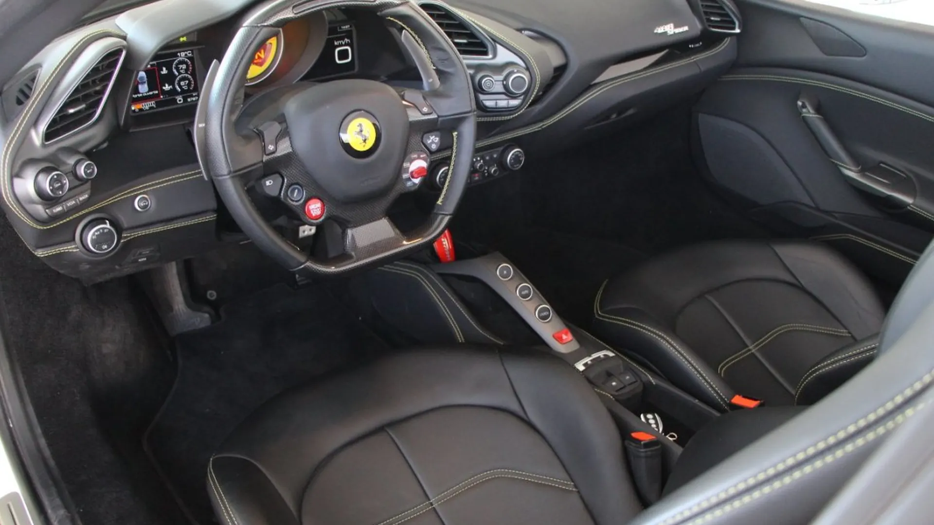 Ferrari 488 — photo 12