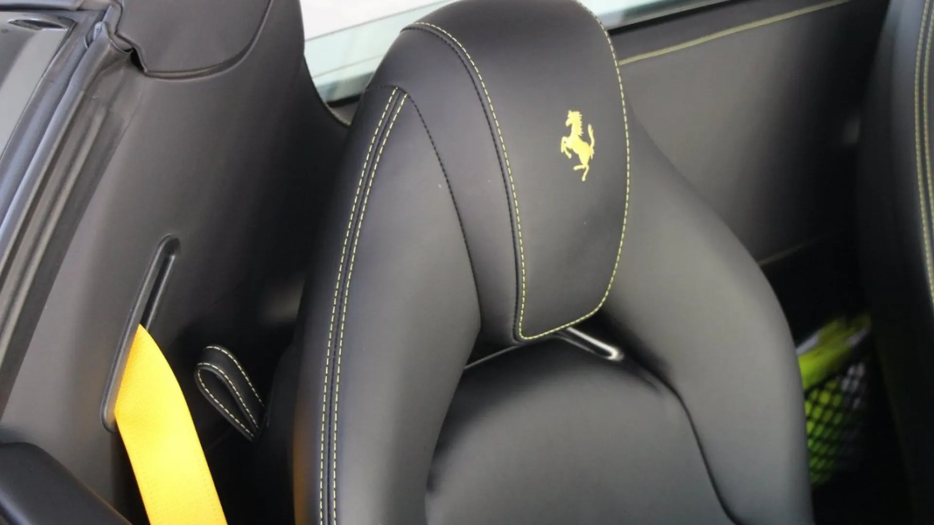 Ferrari 488 — photo 10