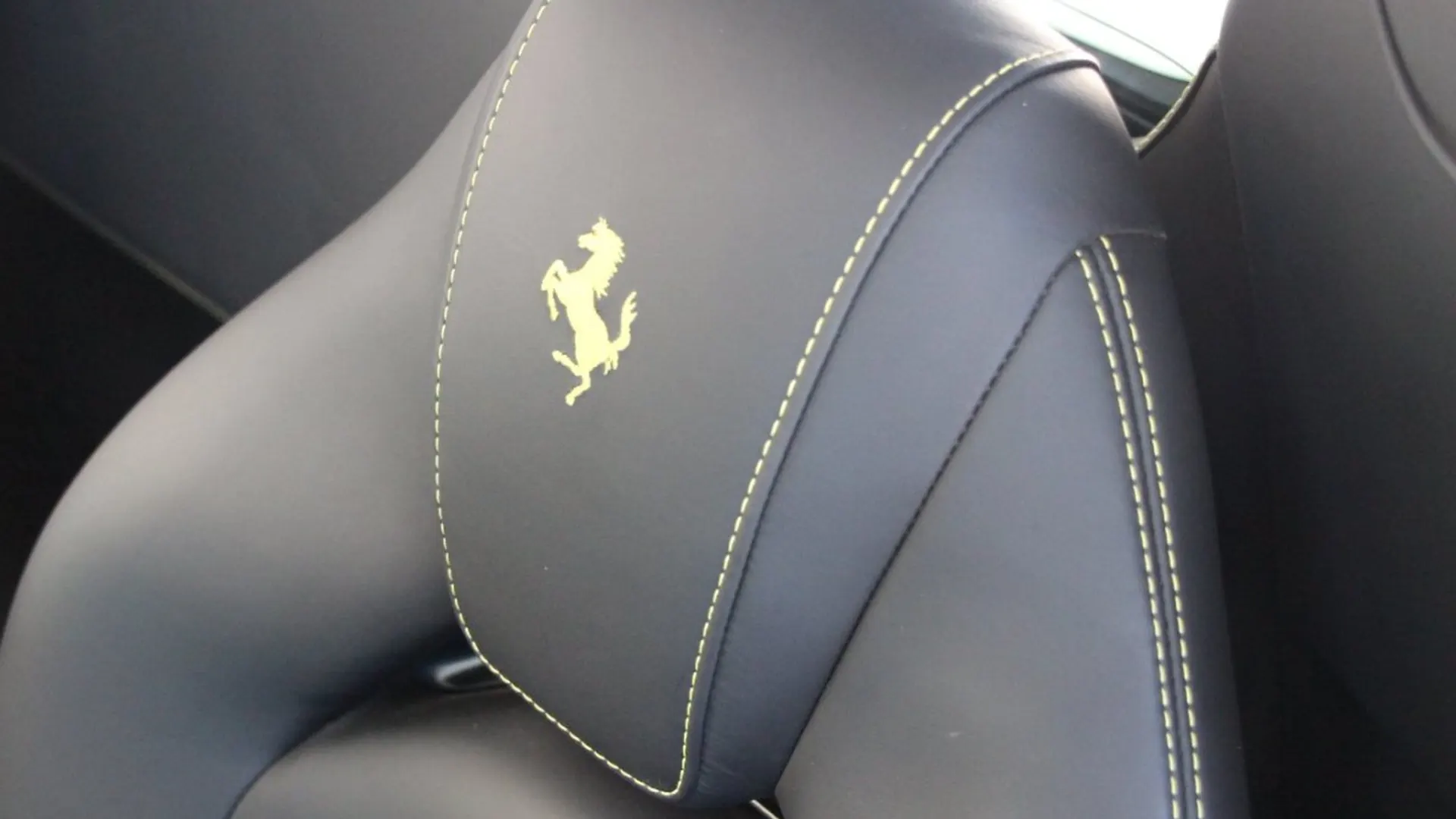 Ferrari 488 — photo 21