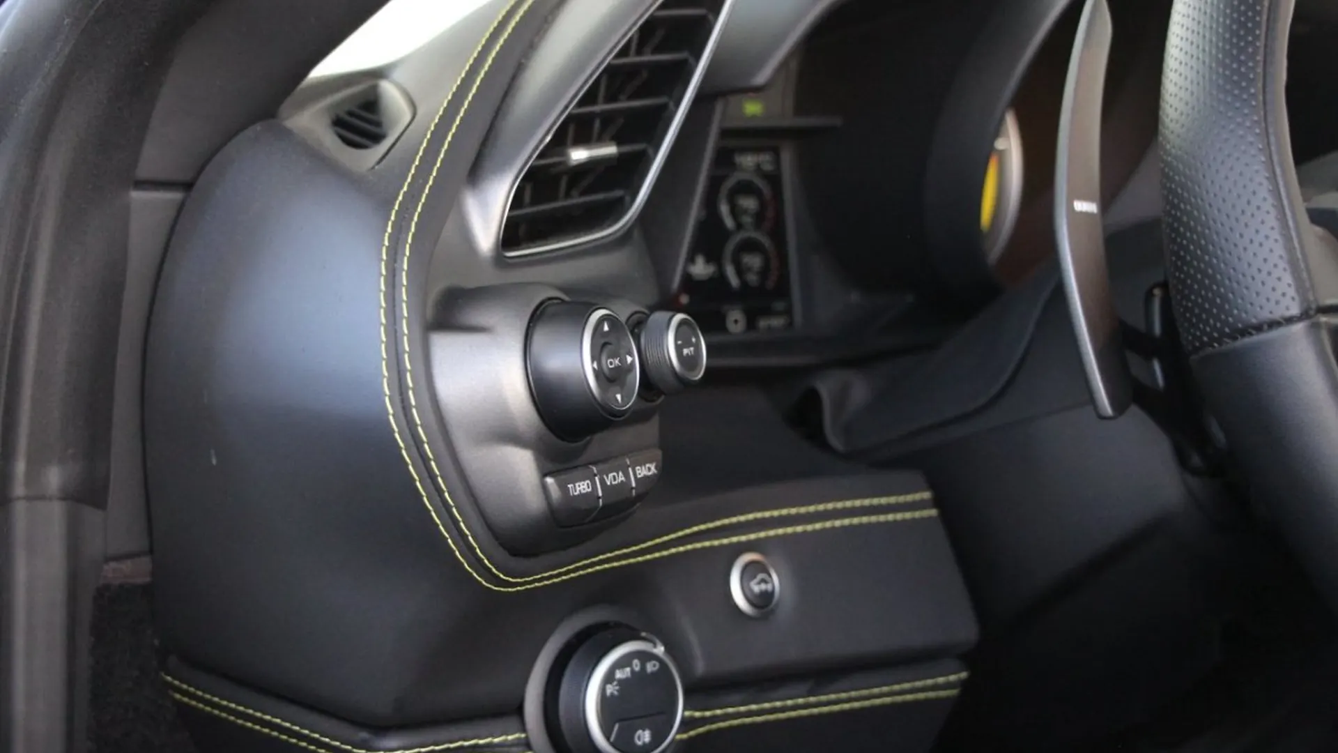 Ferrari 488 — photo 15