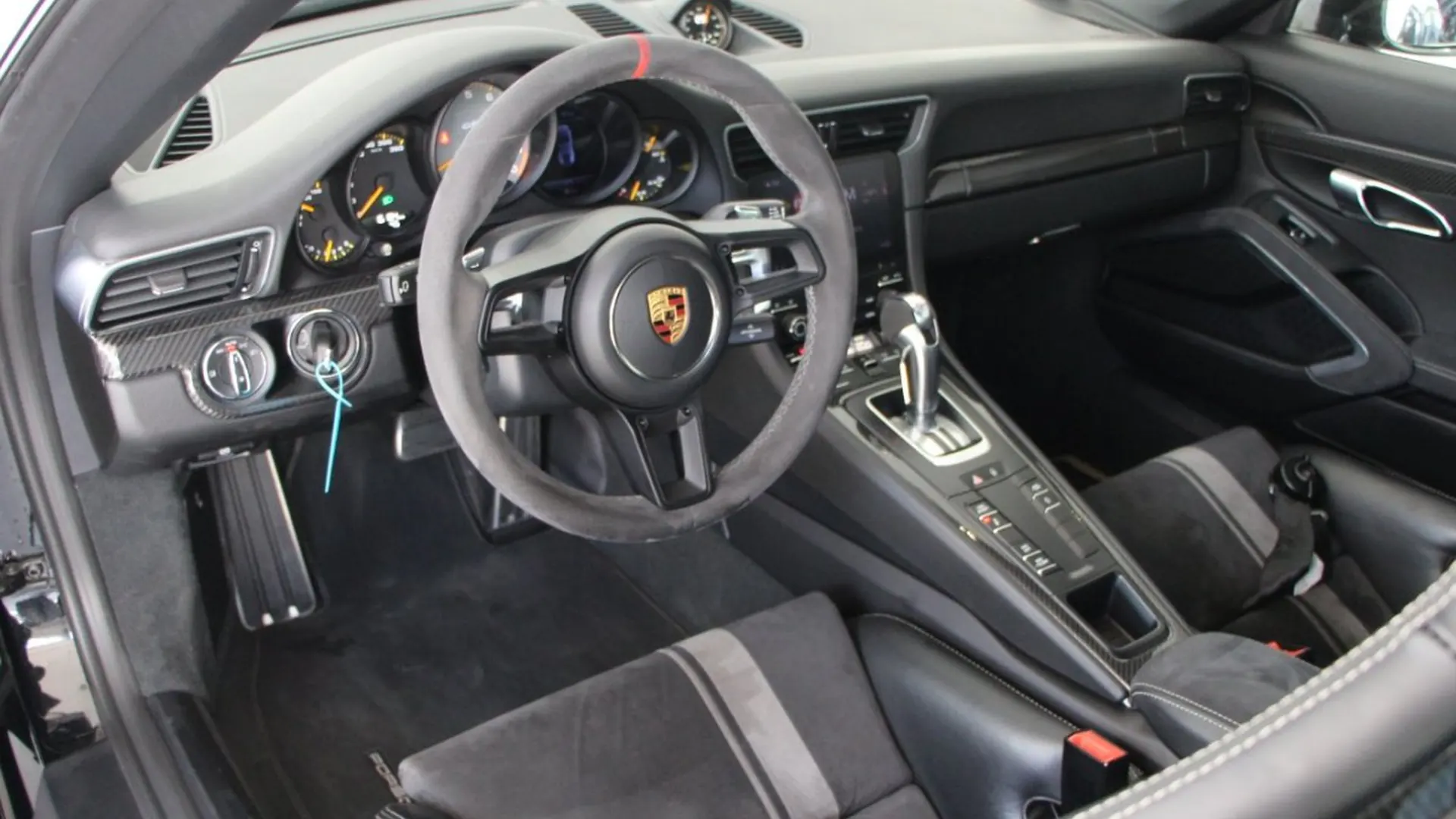 Porsche 911 — photo 9