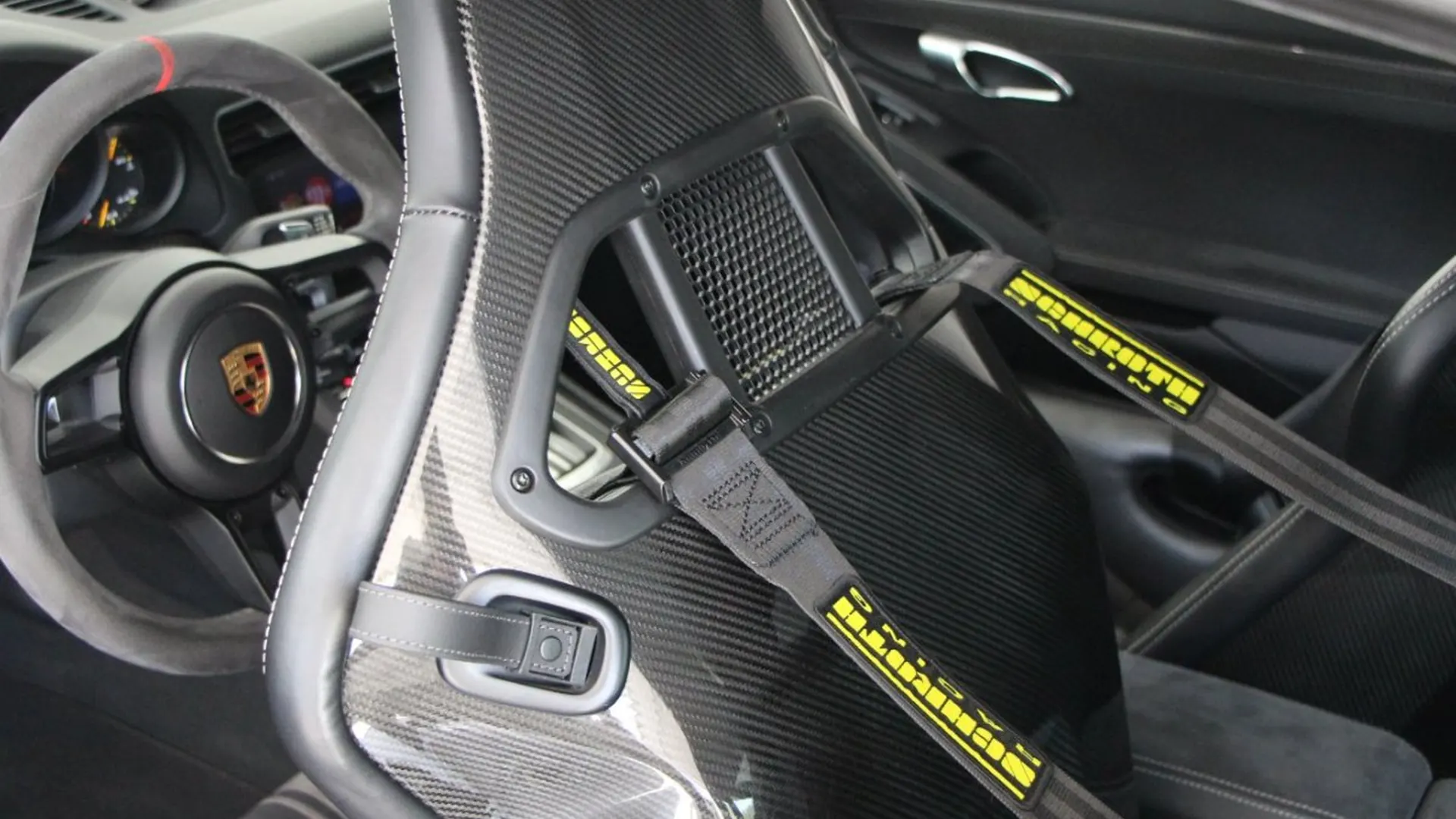 Porsche 911 — photo 16