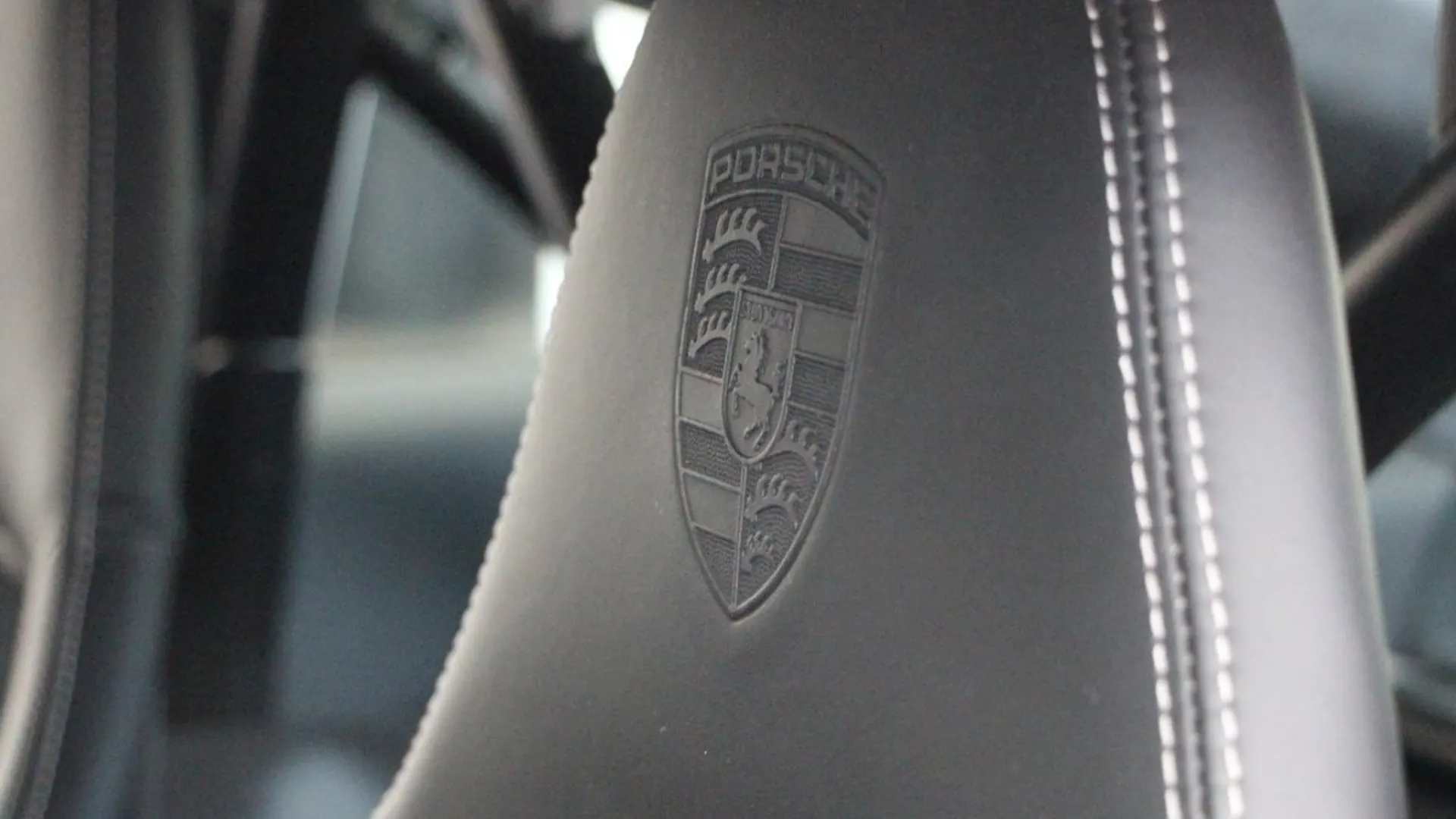 Porsche 911 — photo 18