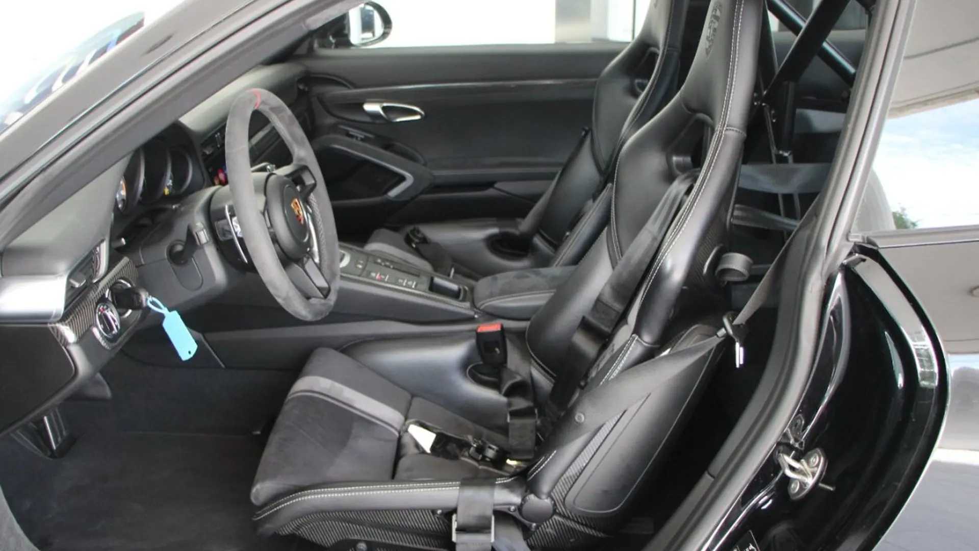 Porsche 911 — photo 10