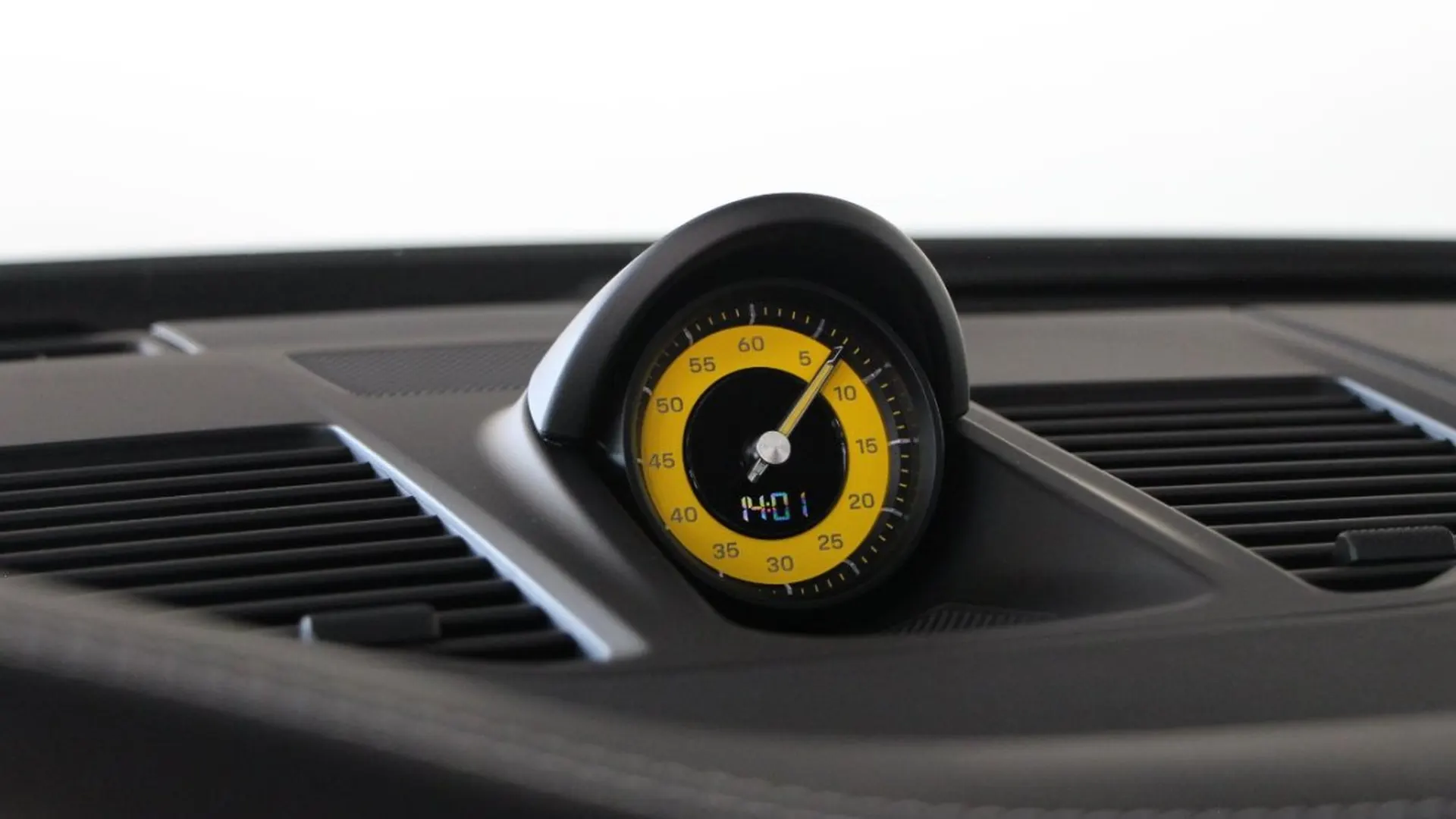 Porsche 911 — photo 24