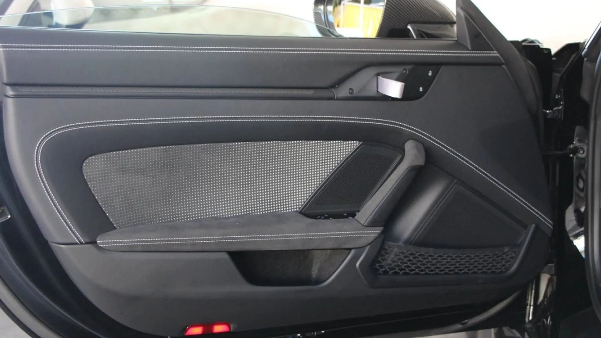 Porsche 911 — photo 16