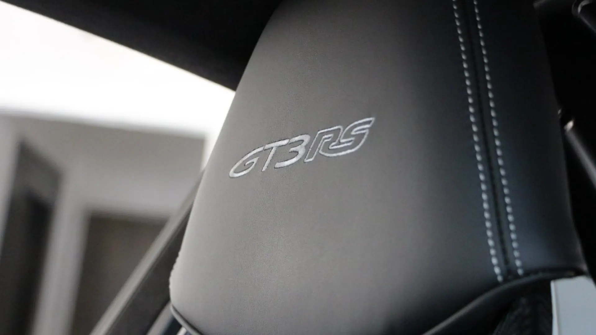 Porsche 911 — photo 28