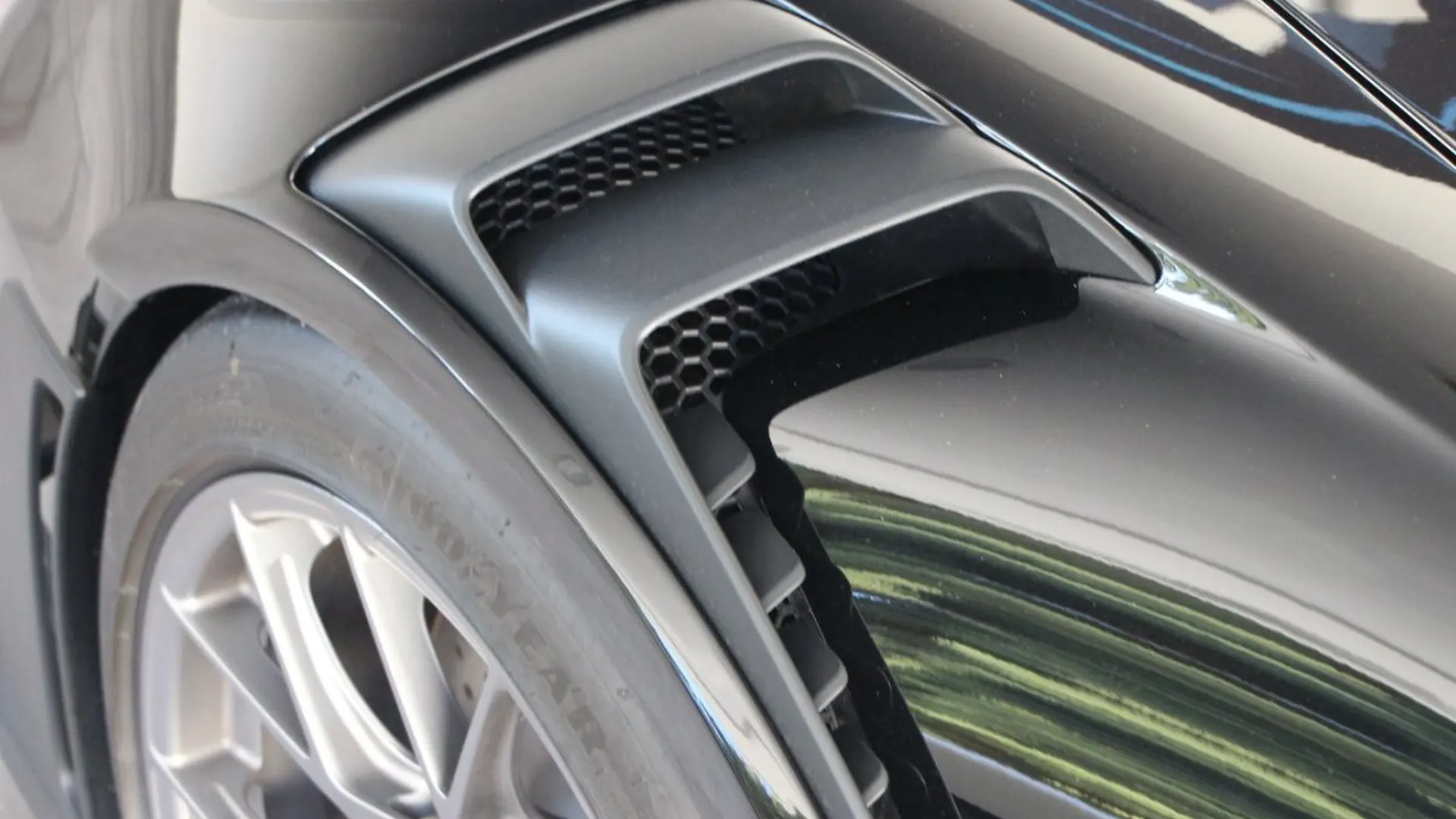 Porsche 911 — photo 11