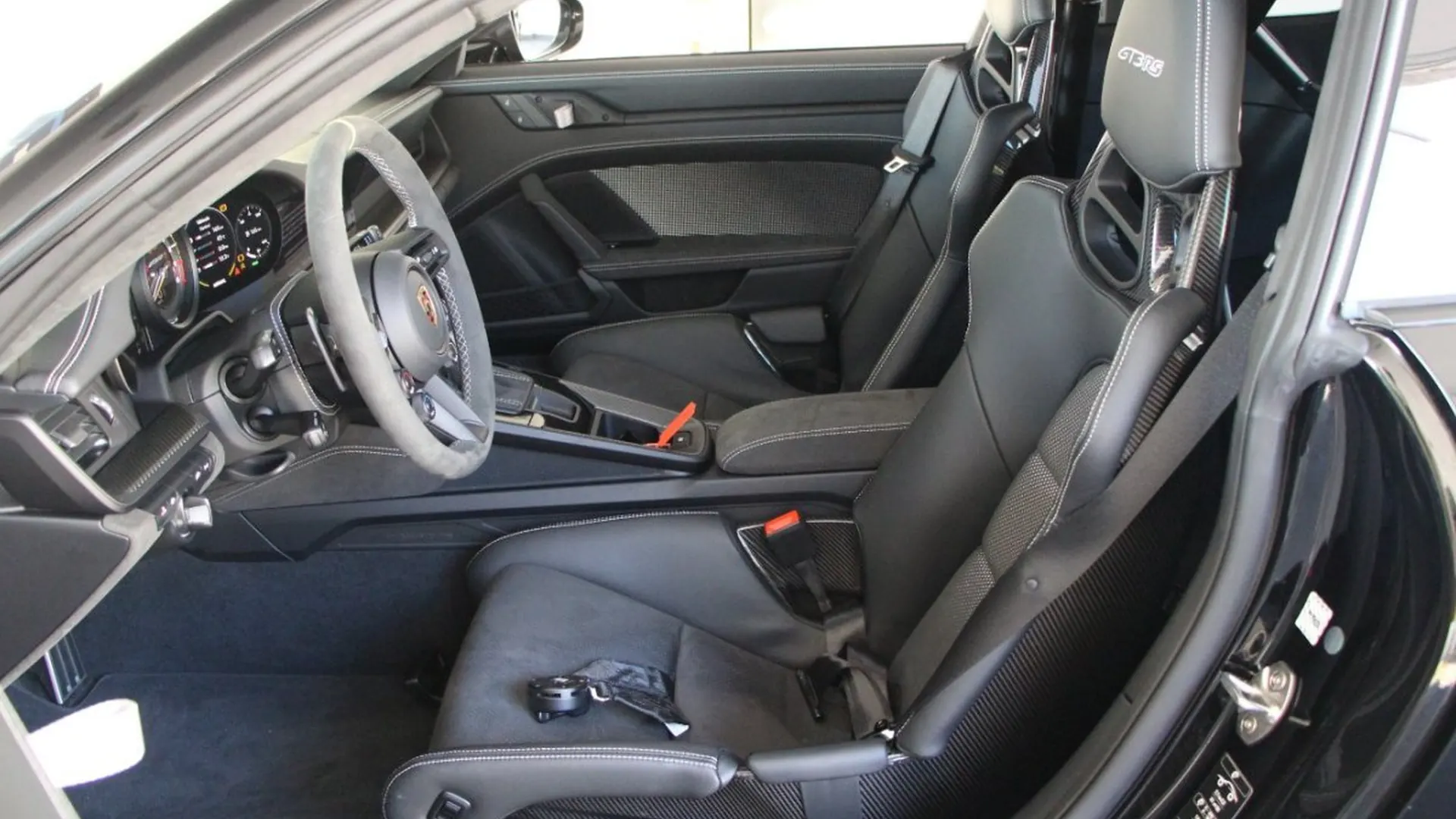 Porsche 911 — photo 13