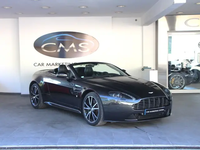 Aston Martin V8