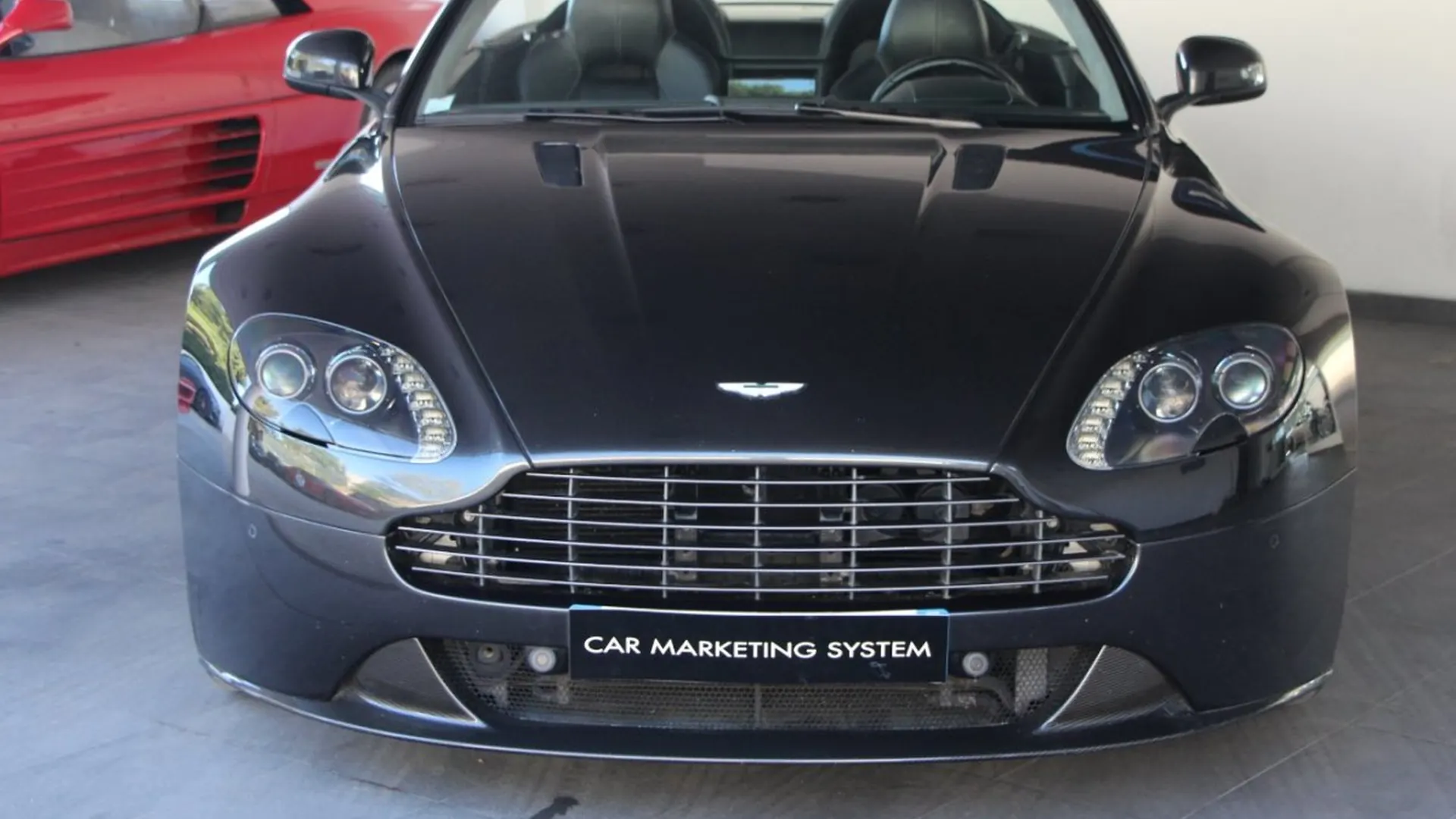 Aston Martin V8 — photo 2
