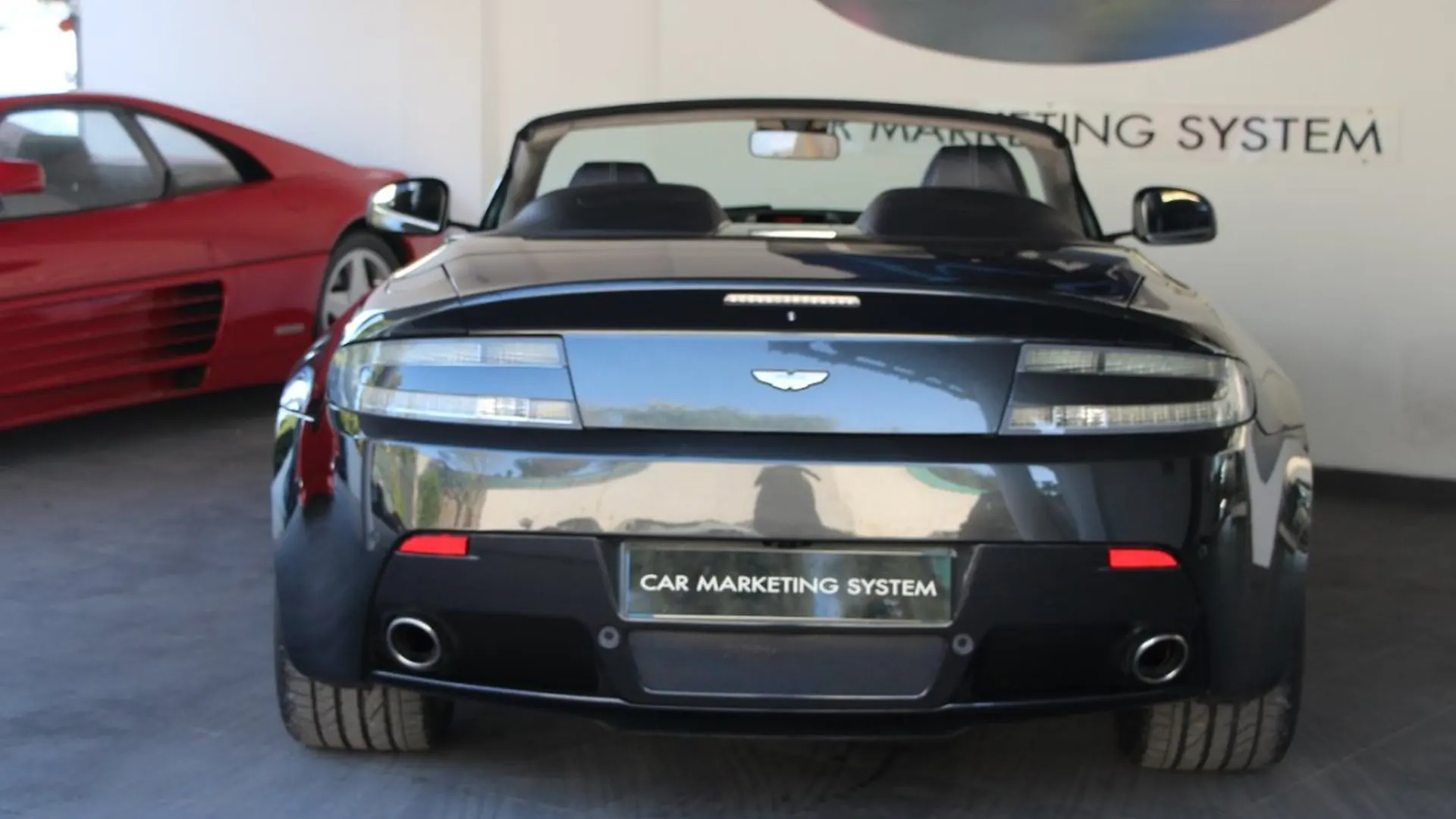 Aston Martin V8 — photo 4