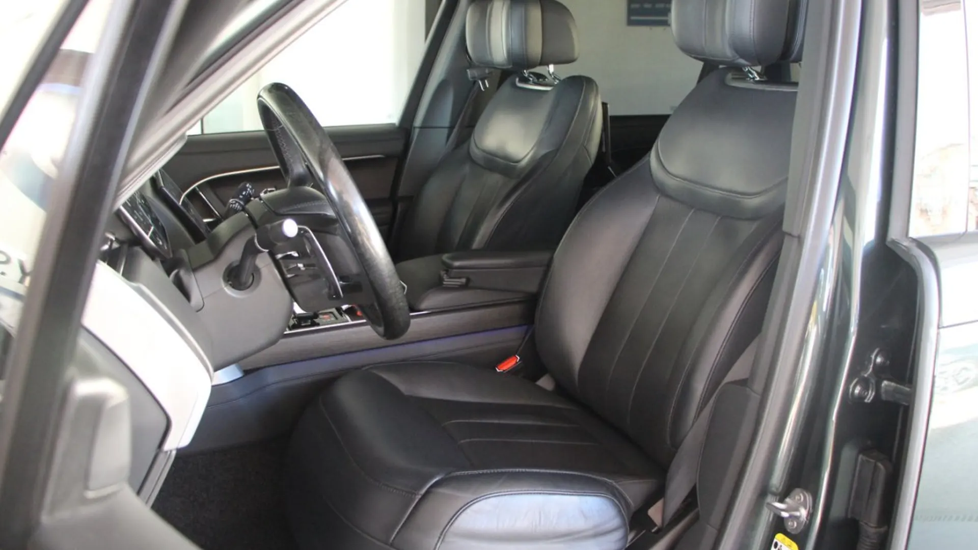 Land Rover Range Rover — photo 13