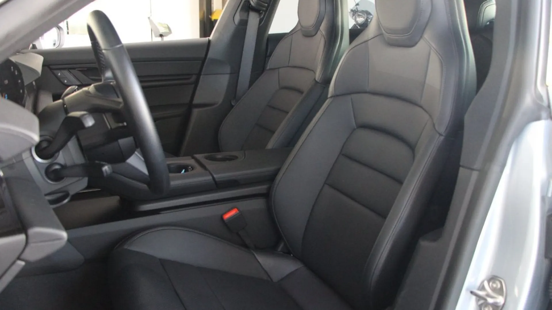 Porsche Taycan — photo 18