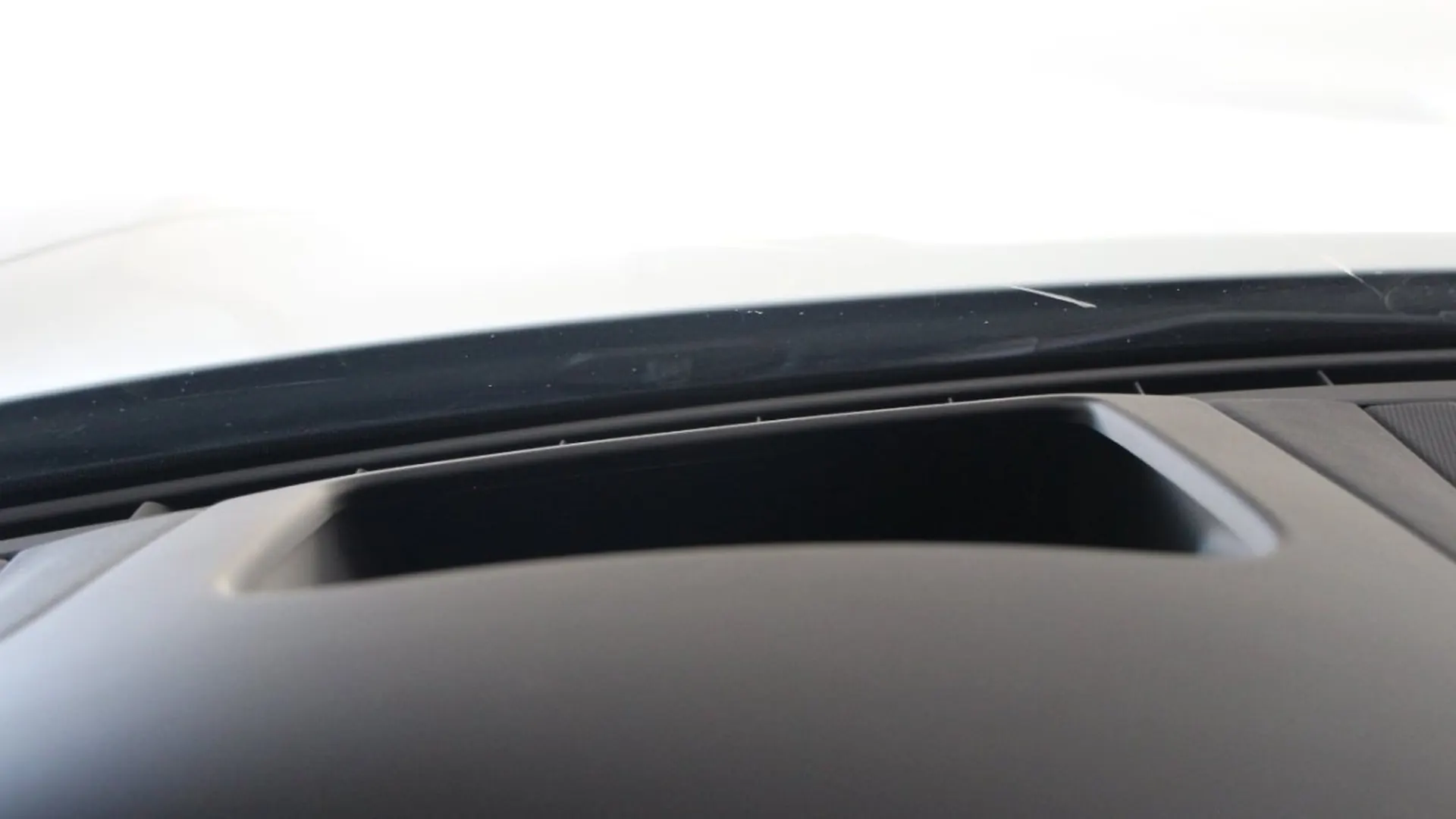 Porsche Taycan — photo 11