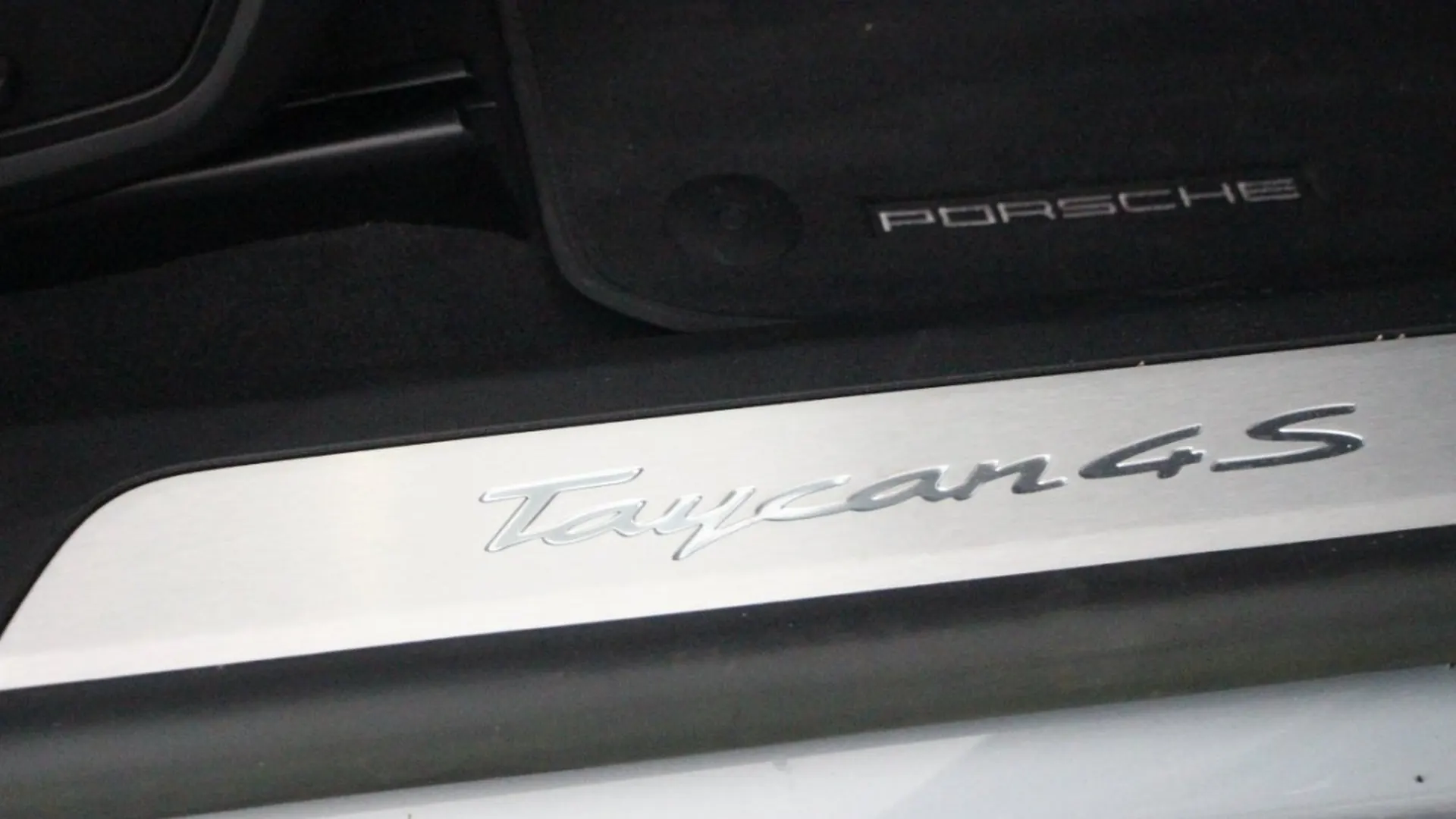 Porsche Taycan — photo 21