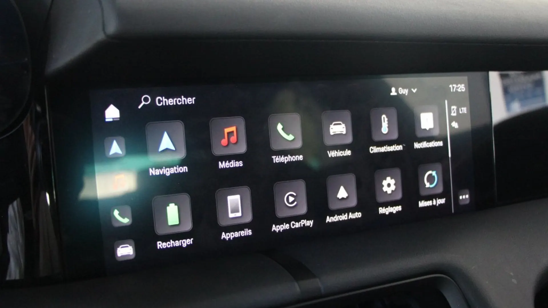 Porsche Taycan — photo 12