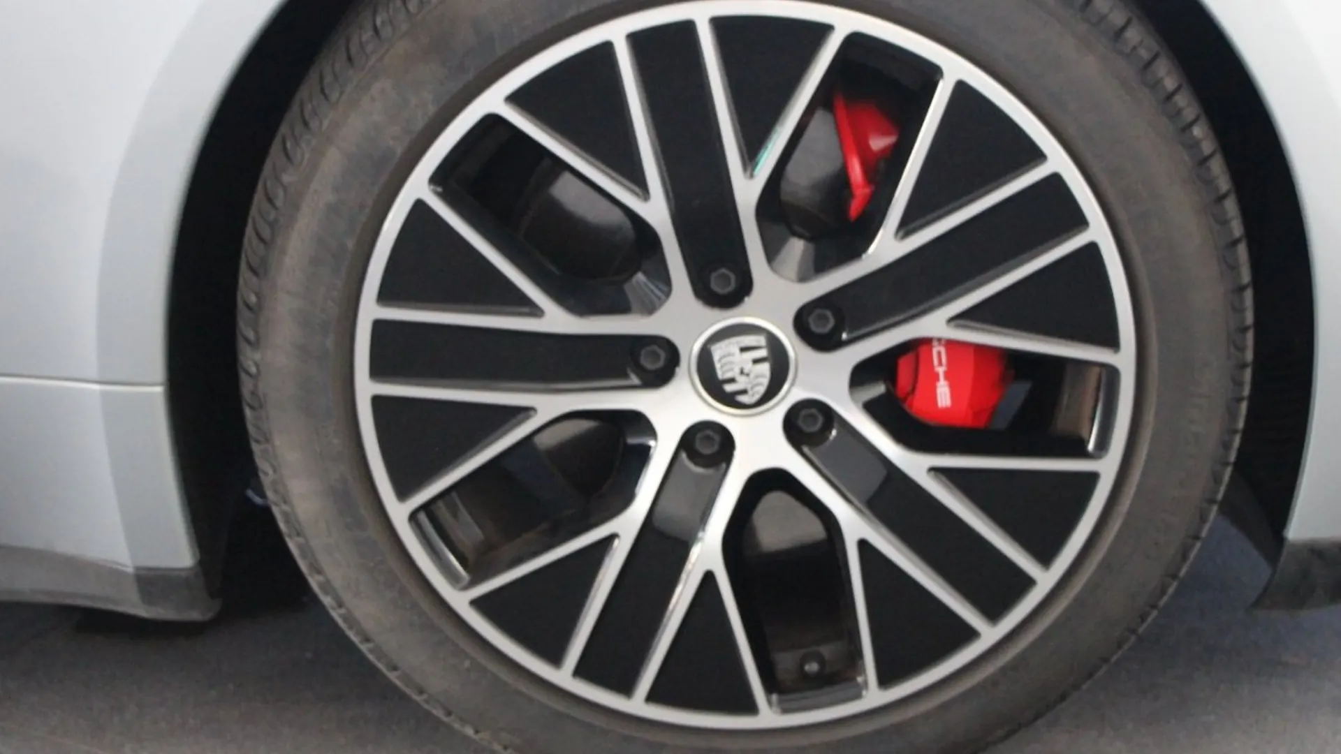 Porsche Taycan — photo 5