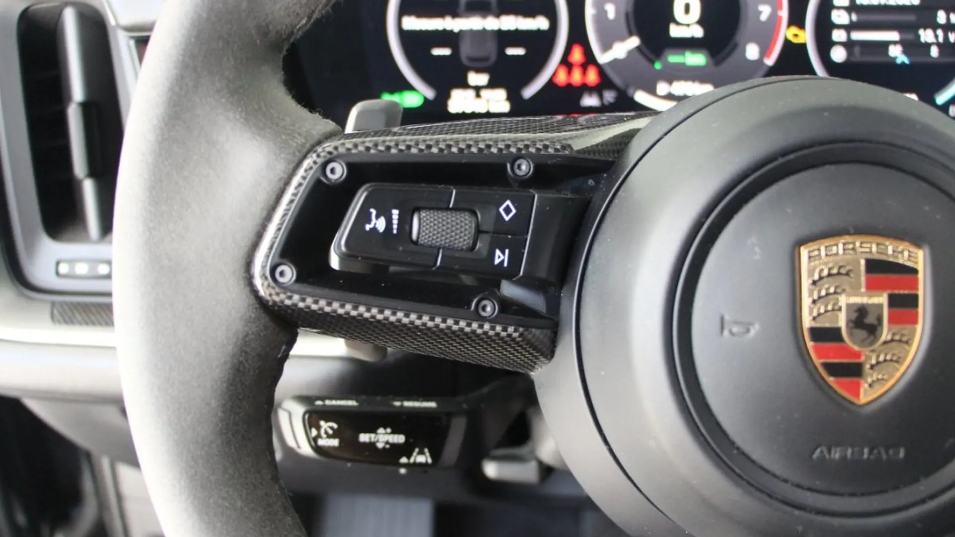 Porsche Cayenne — photo 12