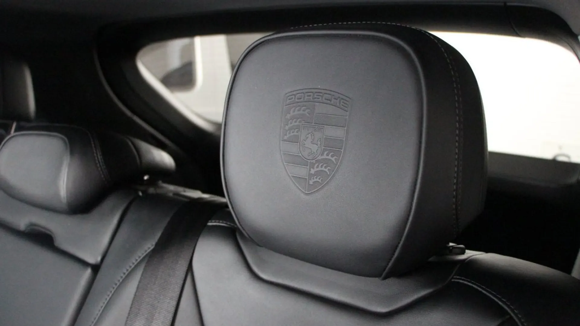 Porsche Cayenne — photo 21
