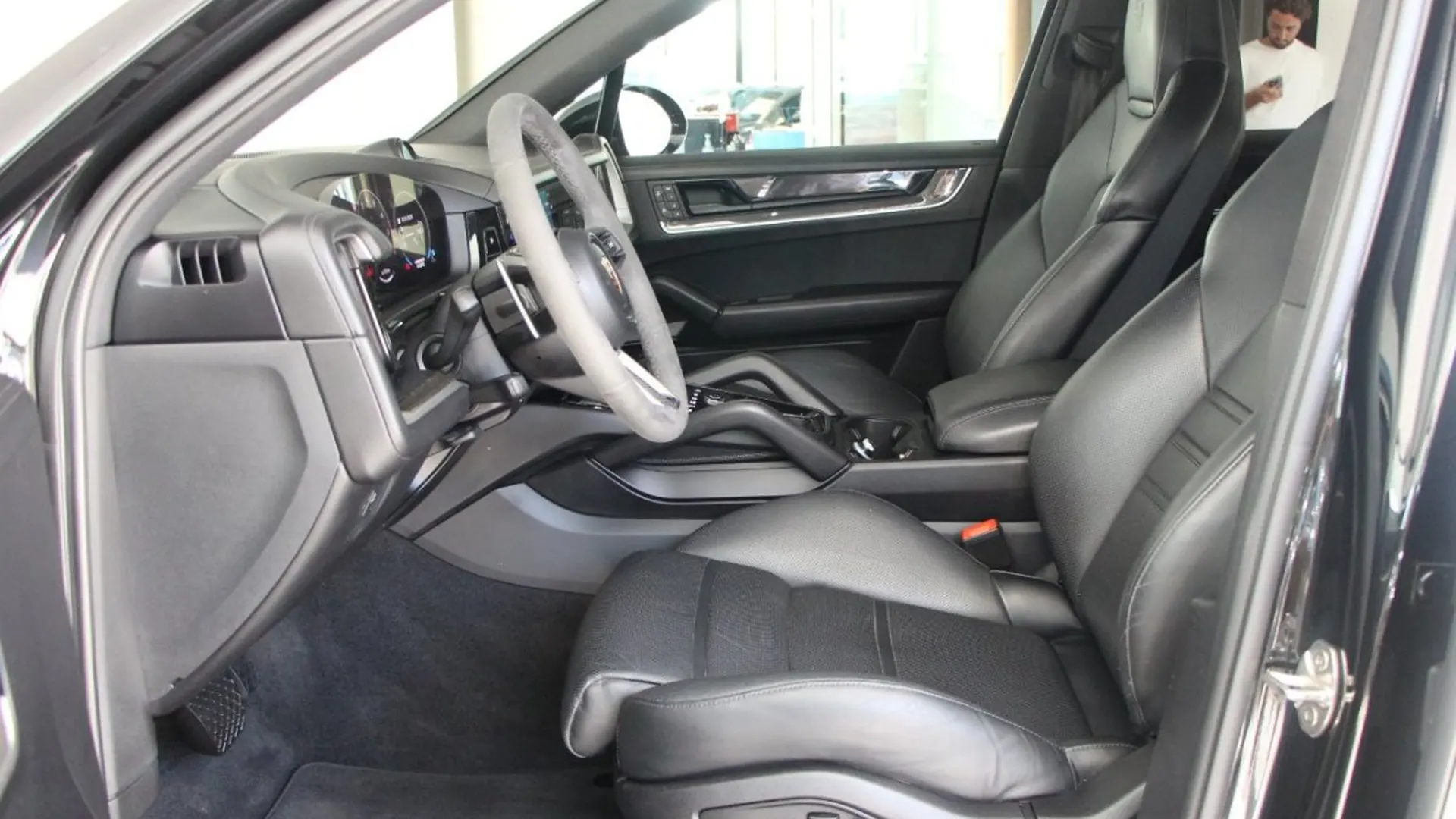 Porsche Cayenne — photo 7