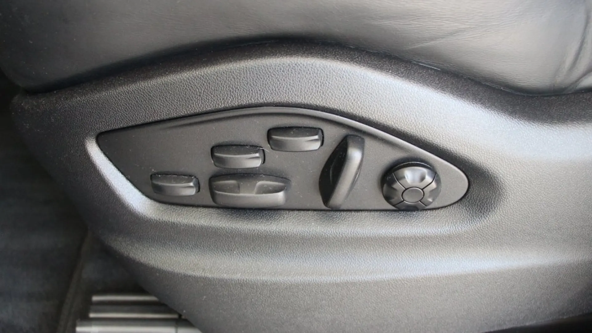 Porsche Cayenne — photo 9