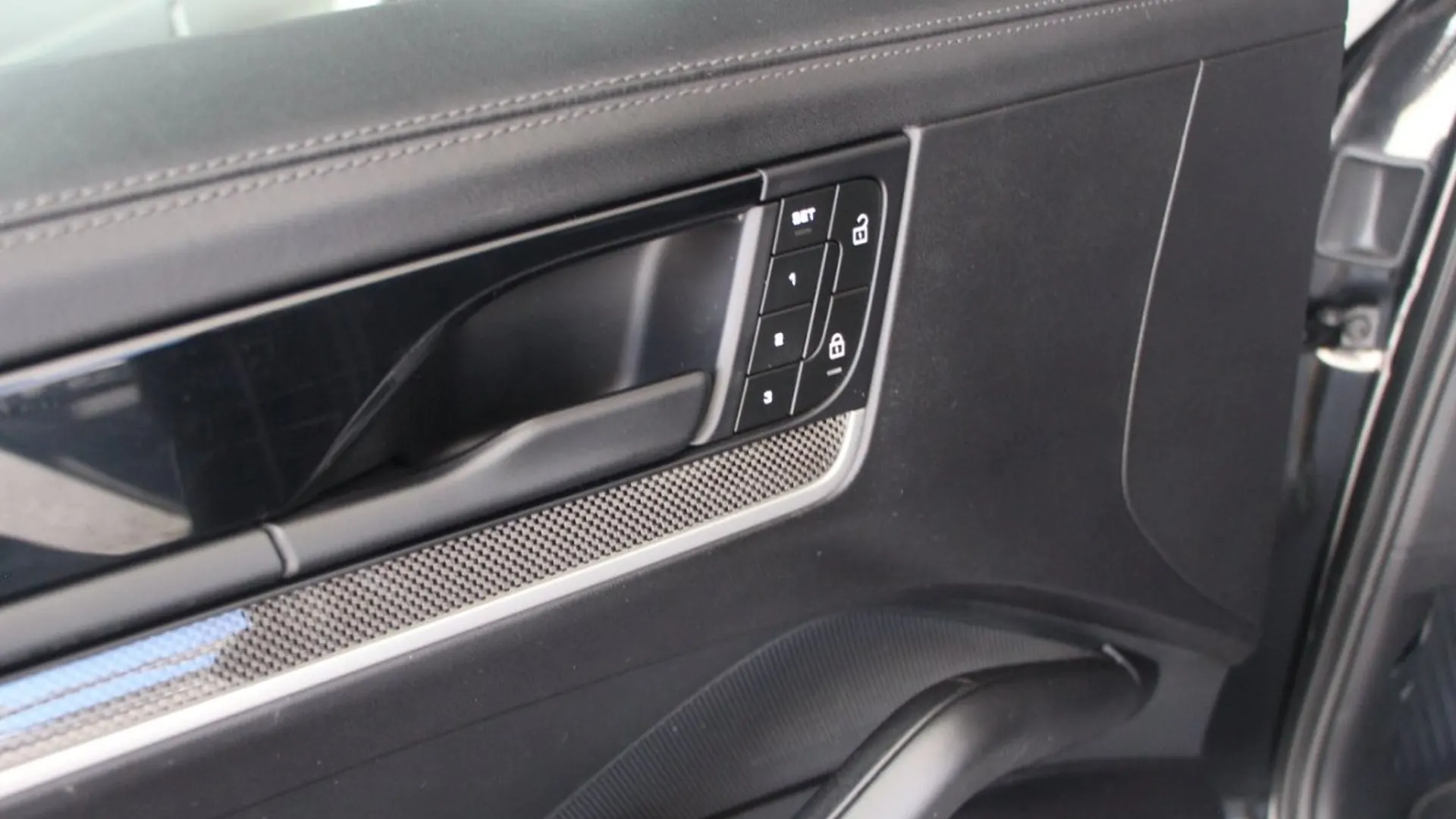 Porsche Cayenne — photo 10