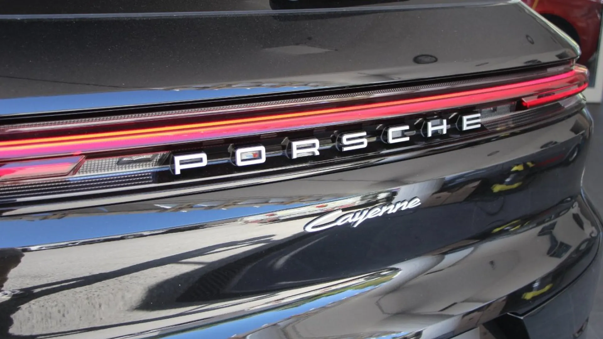 Porsche Cayenne — photo 16