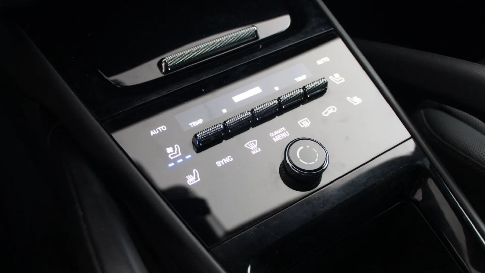 Porsche Cayenne — photo 25