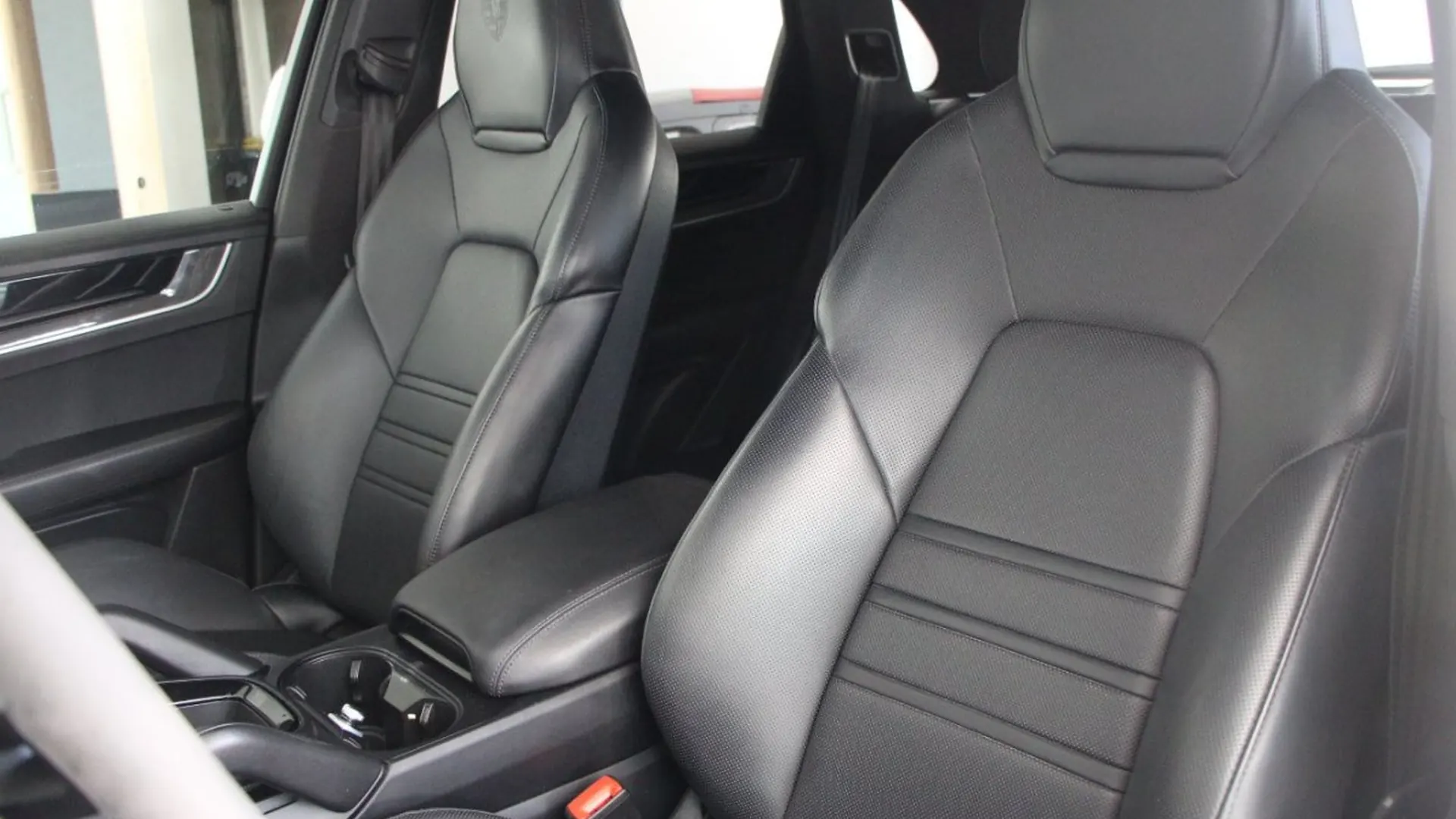 Porsche Cayenne — photo 8