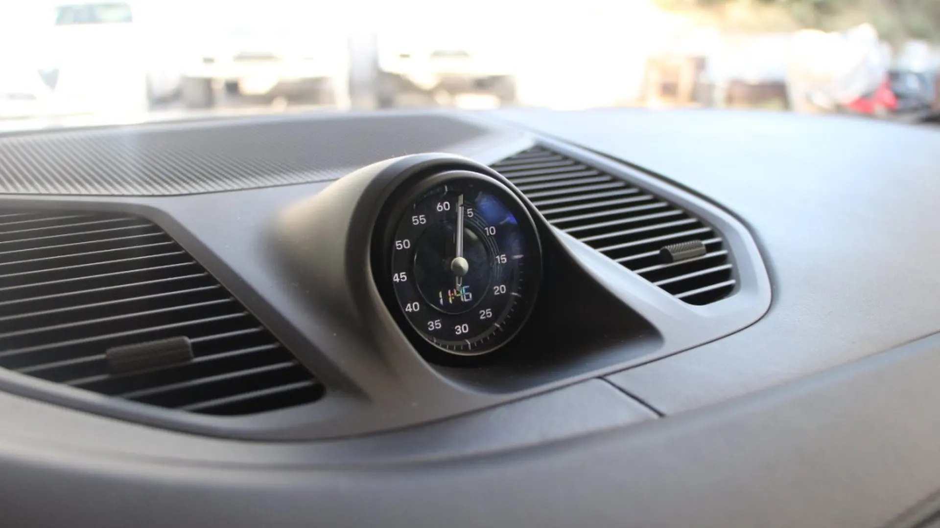 Porsche Cayenne — photo 24