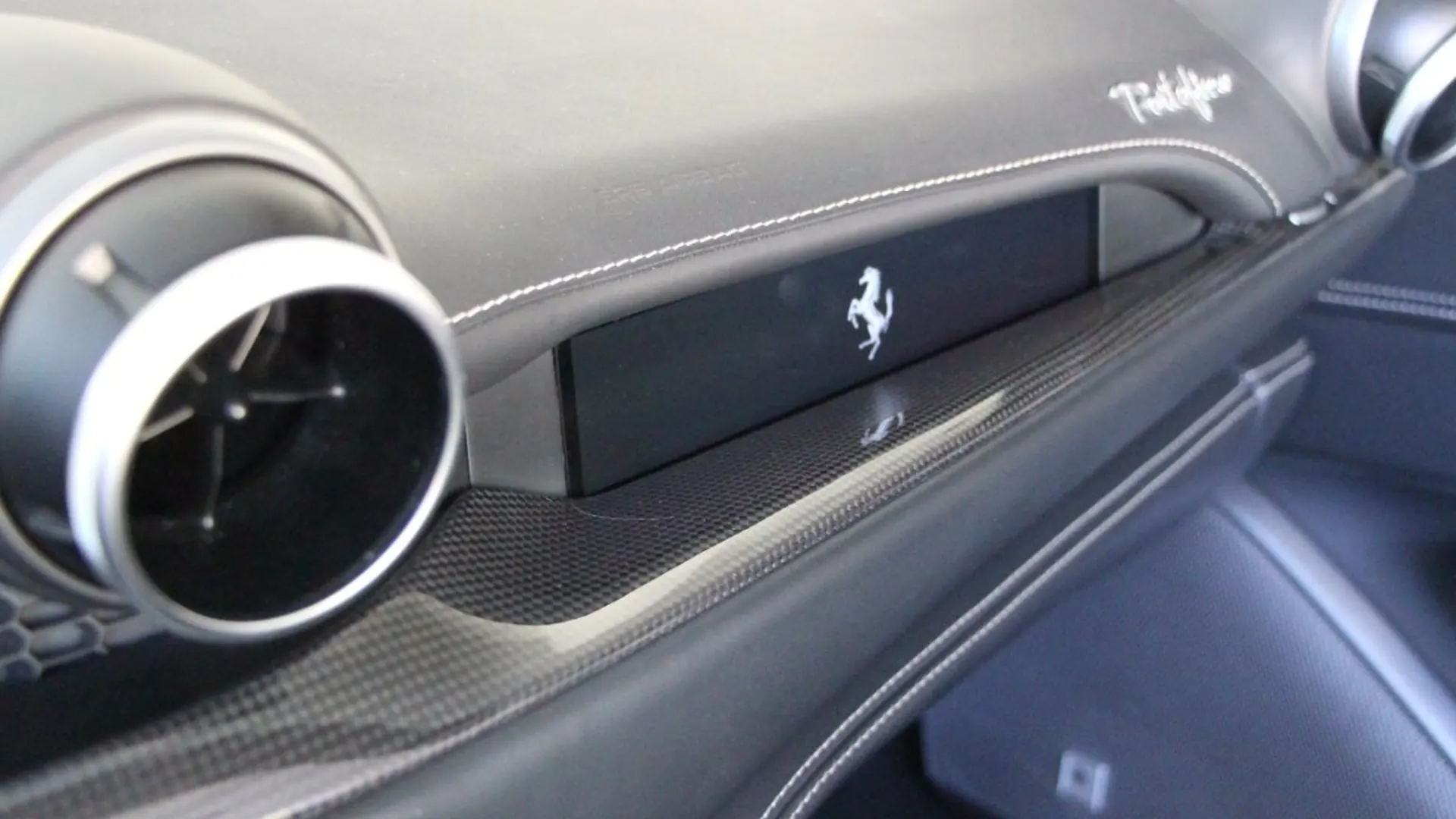 Ferrari Portofino — photo 31