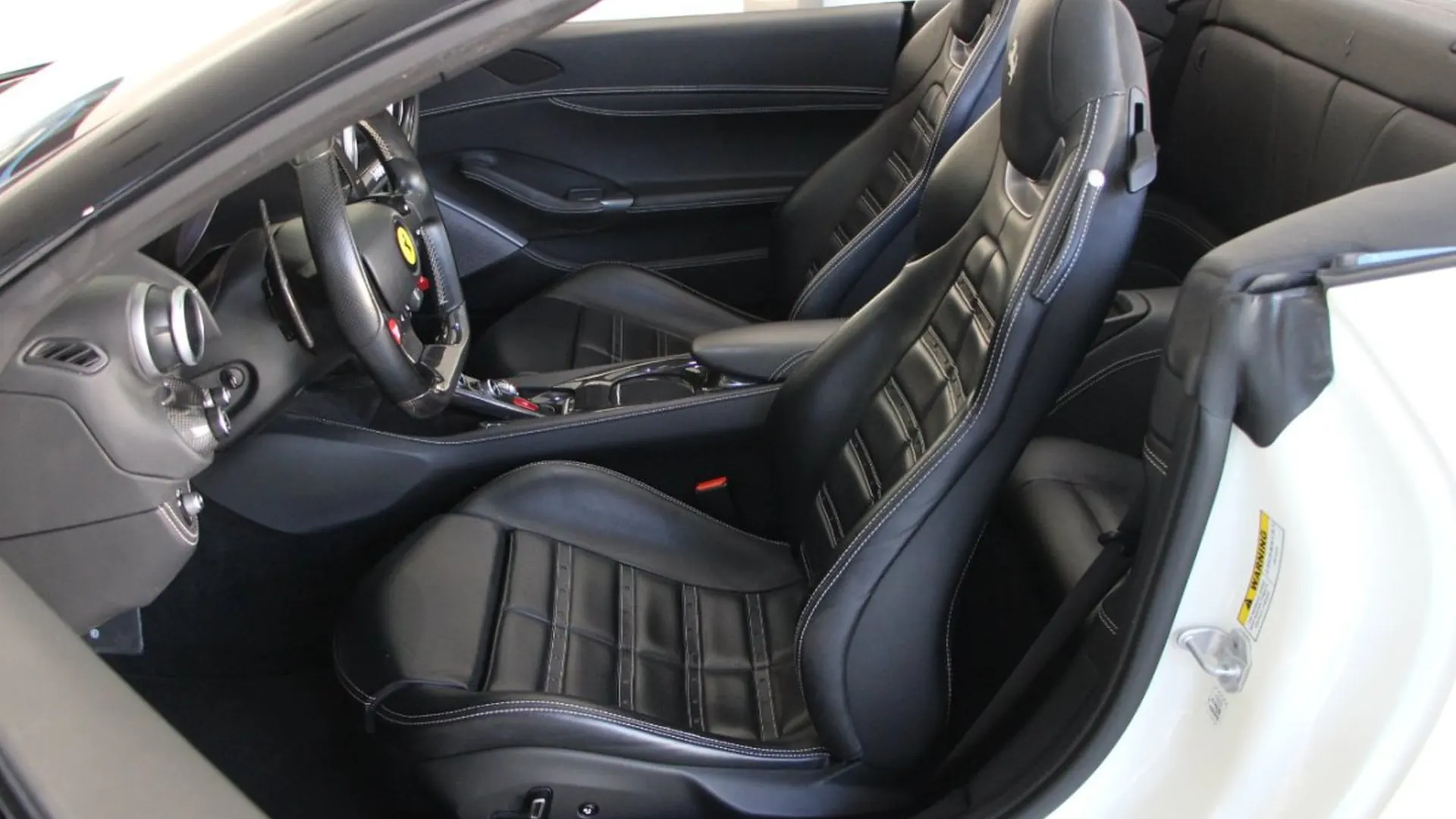 Ferrari Portofino — photo 11