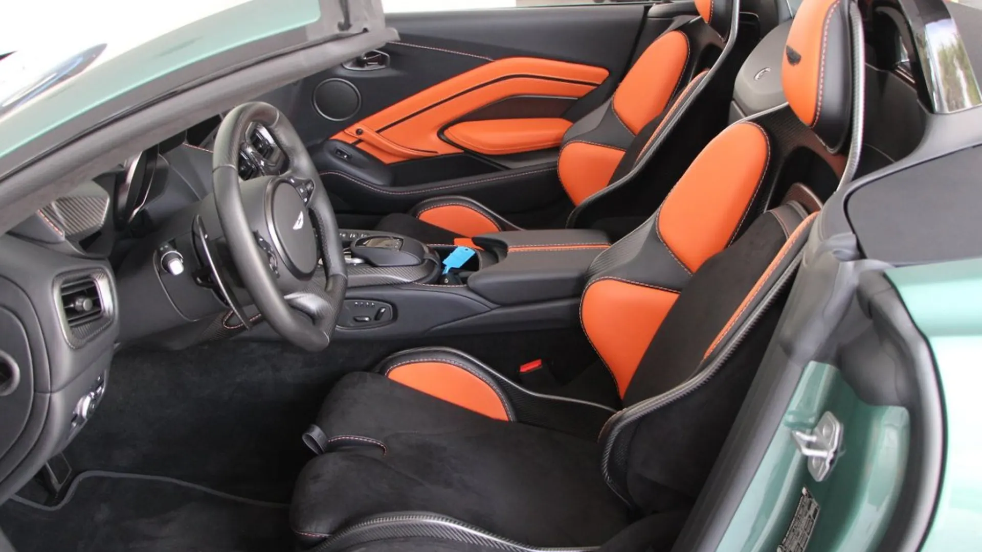 Aston Martin V12 — photo 14